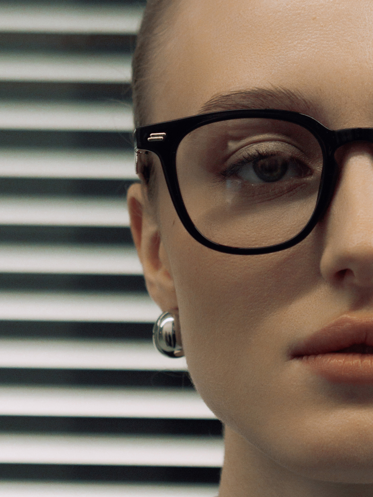 Decorative glasses with round lenses