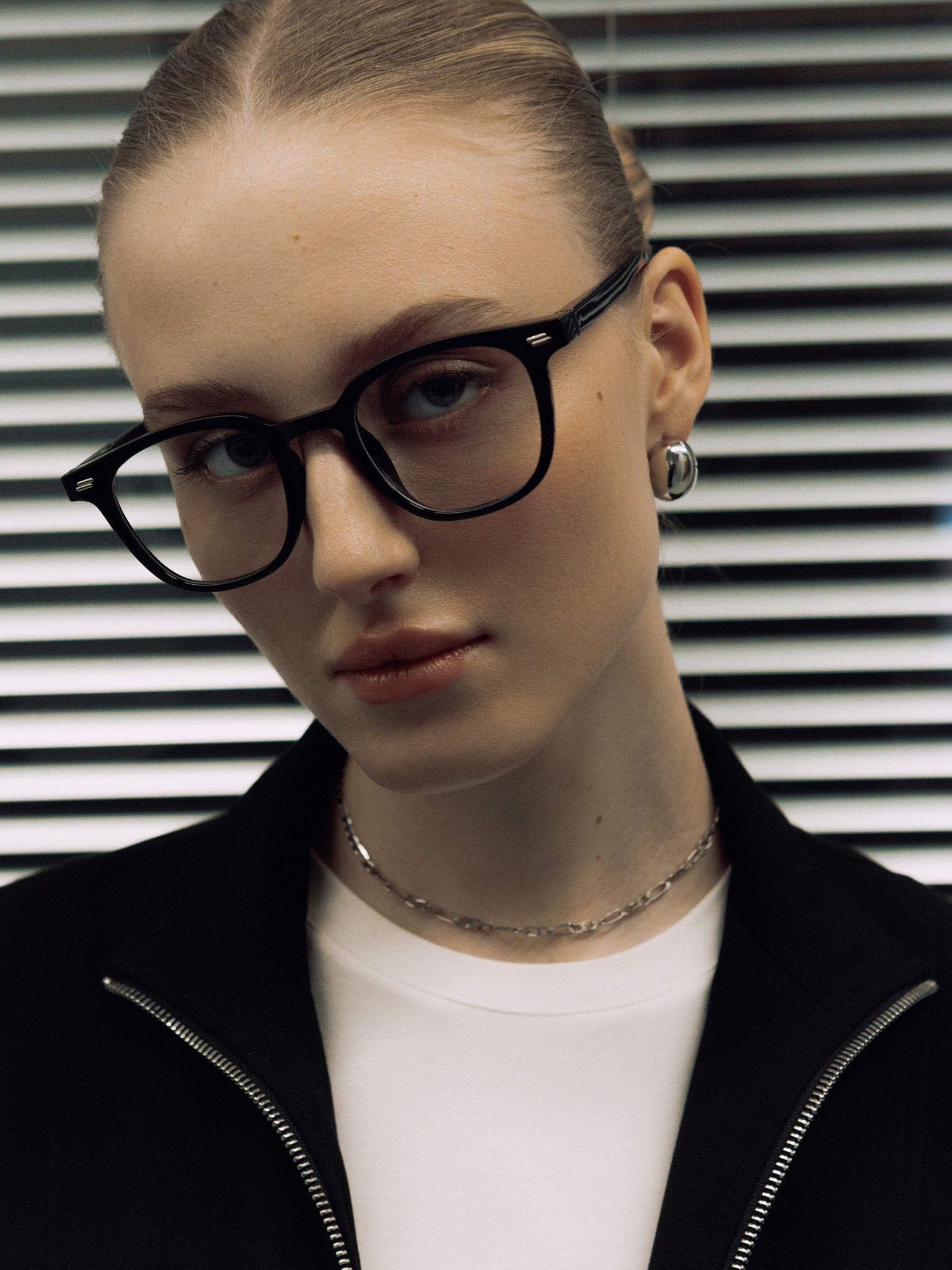 Decorative glasses with round lenses