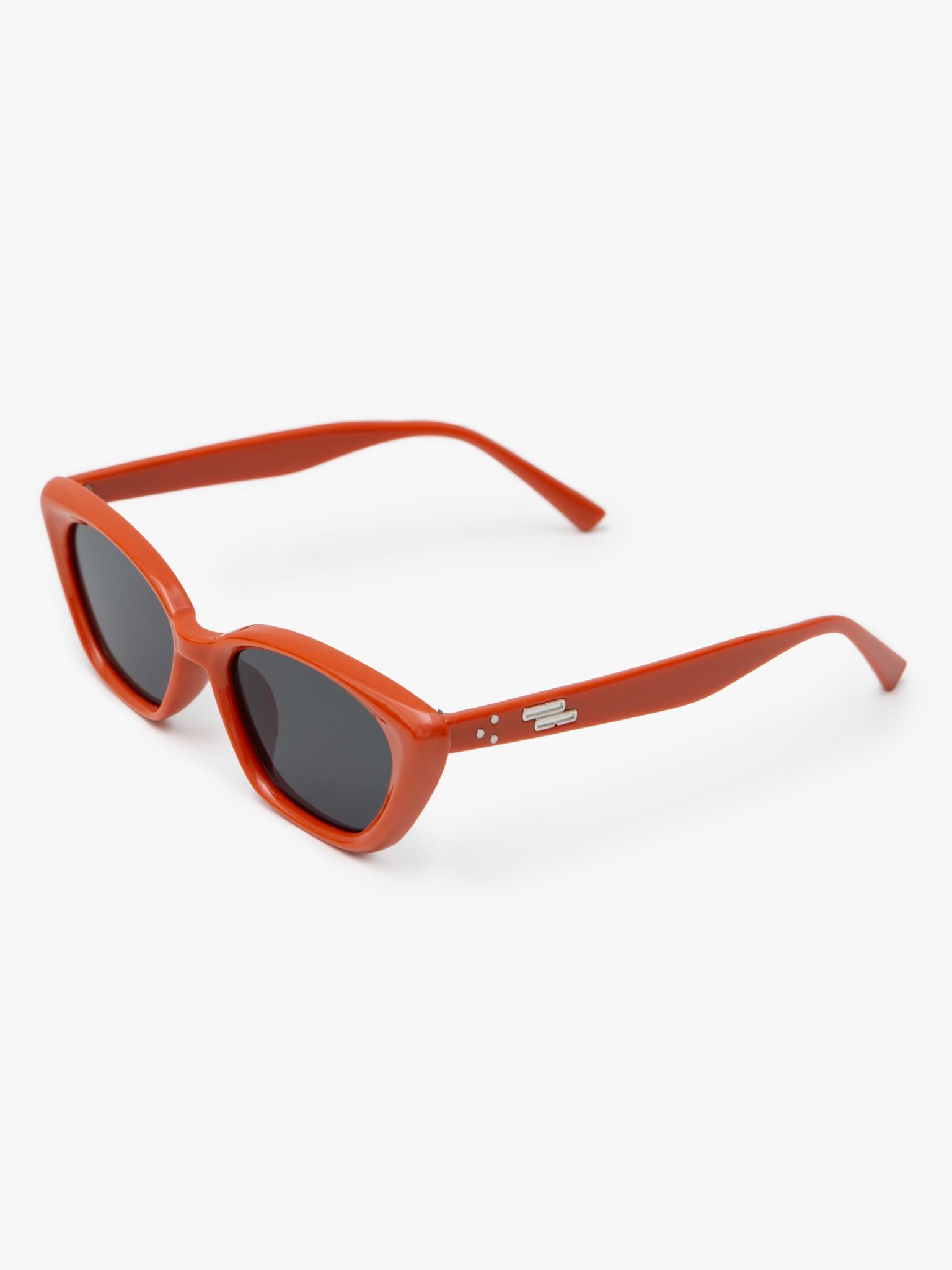 Крупные солнцезащитные очки в глянцевой оправе