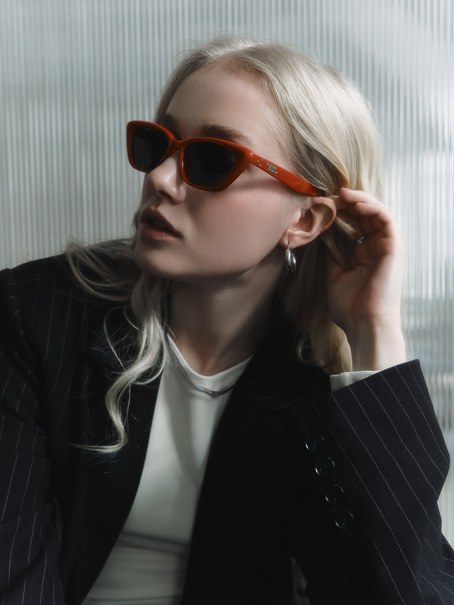 Крупные солнцезащитные очки в глянцевой оправе