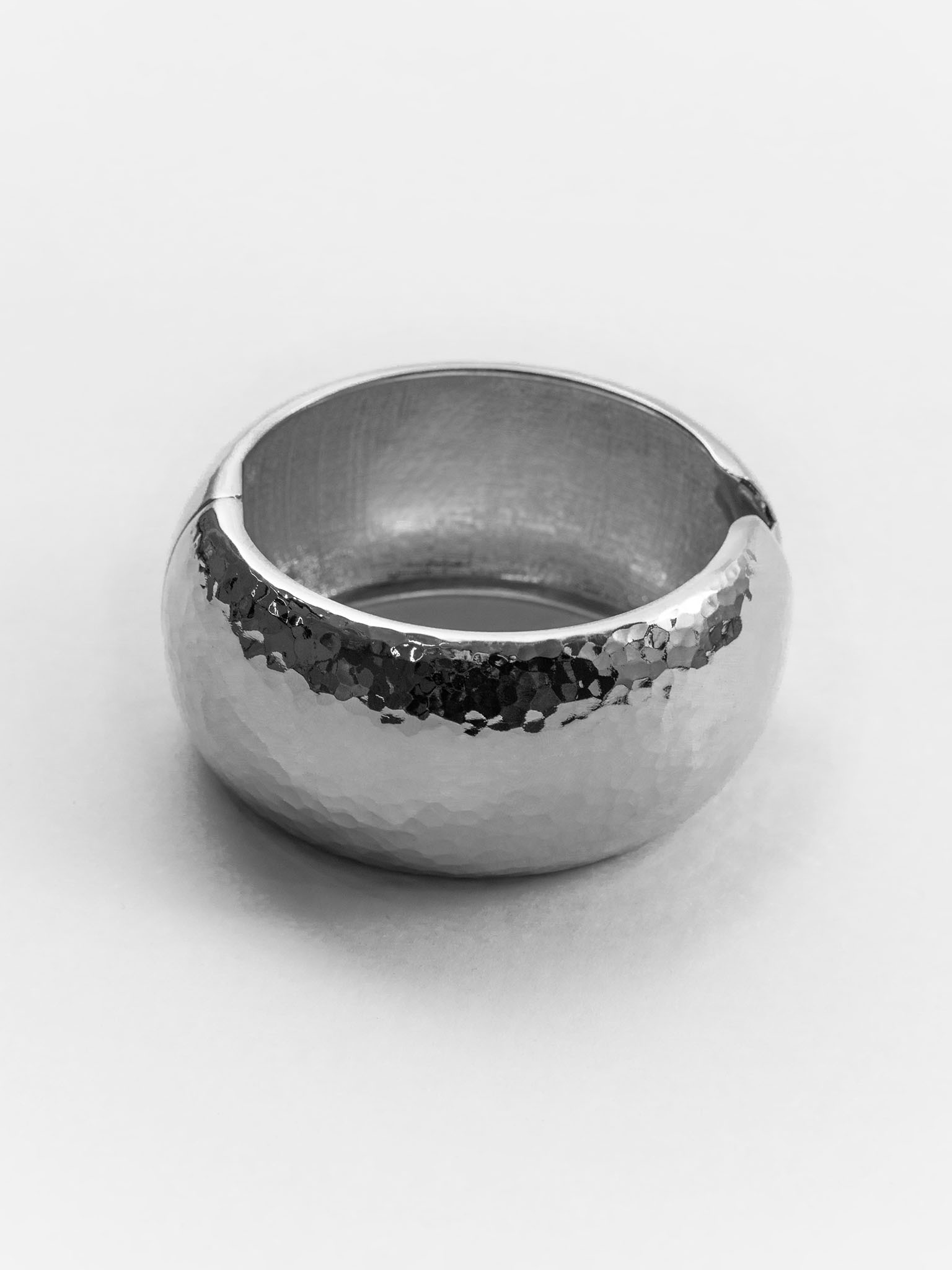 Round bracelet of textured metal