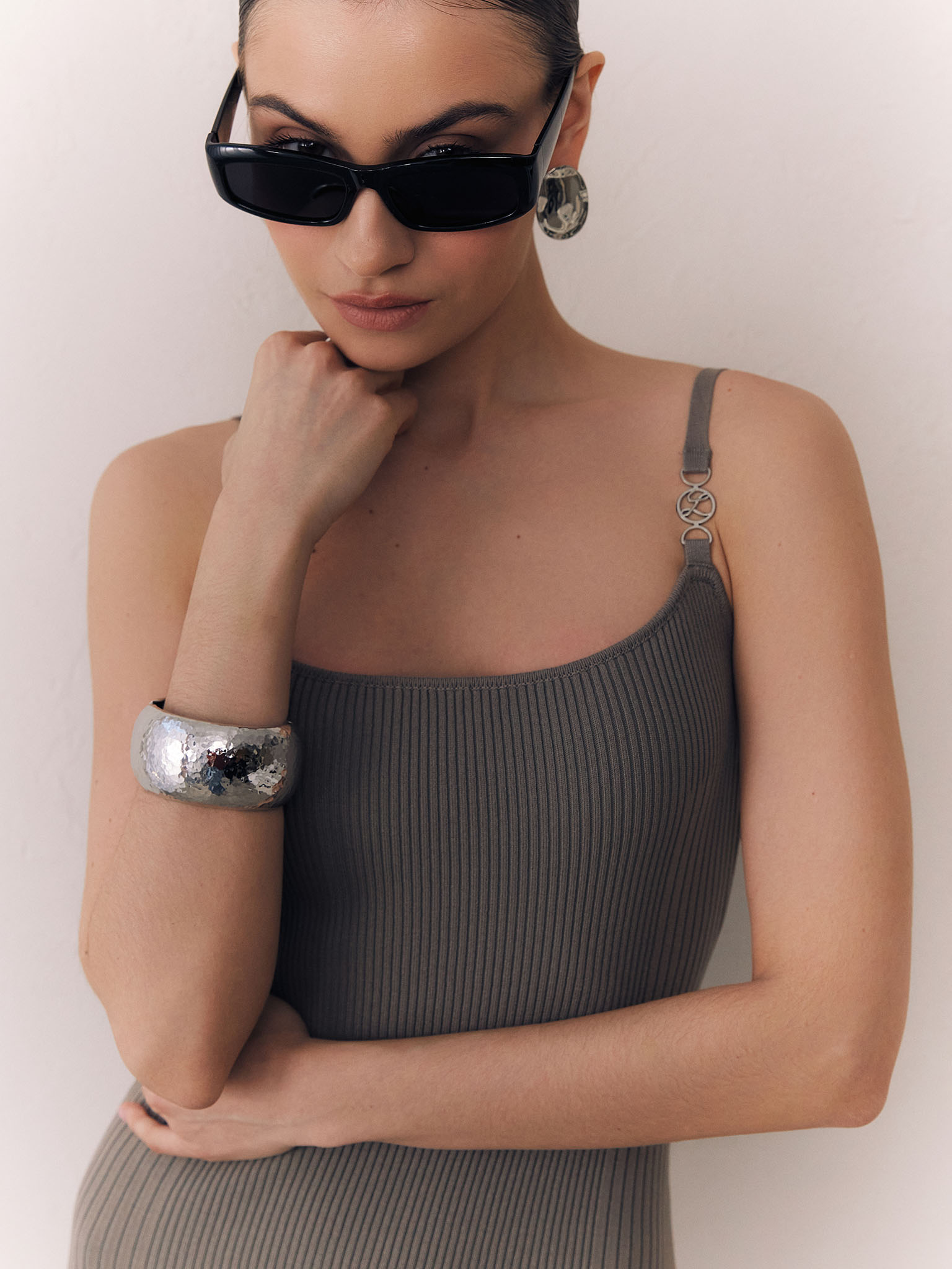 Round bracelet of textured metal