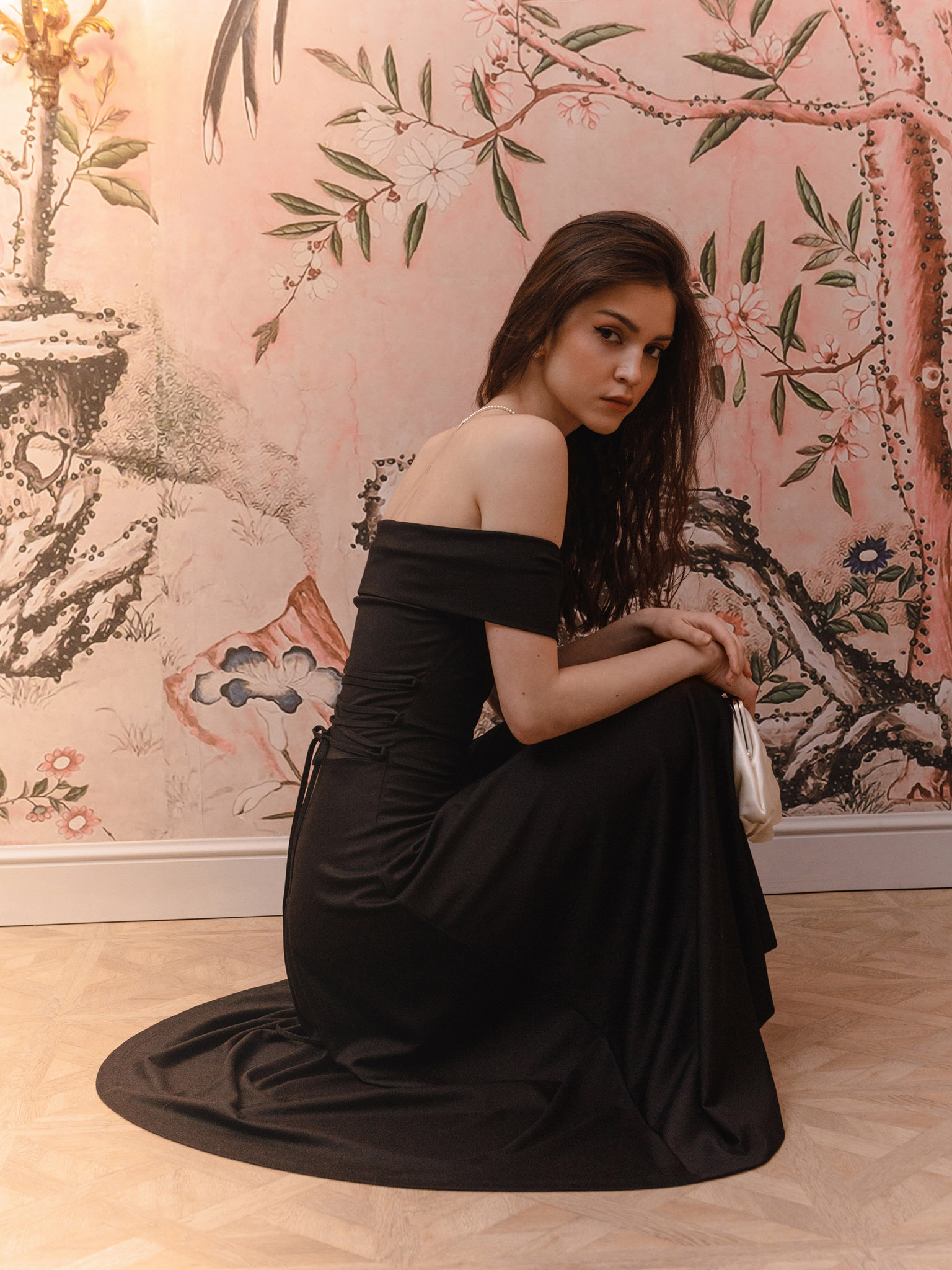 Fitted midi dress with open shoulders