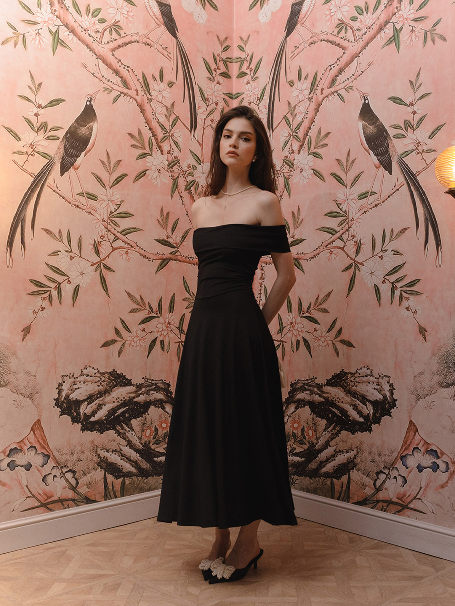 Fitted midi dress with open shoulders