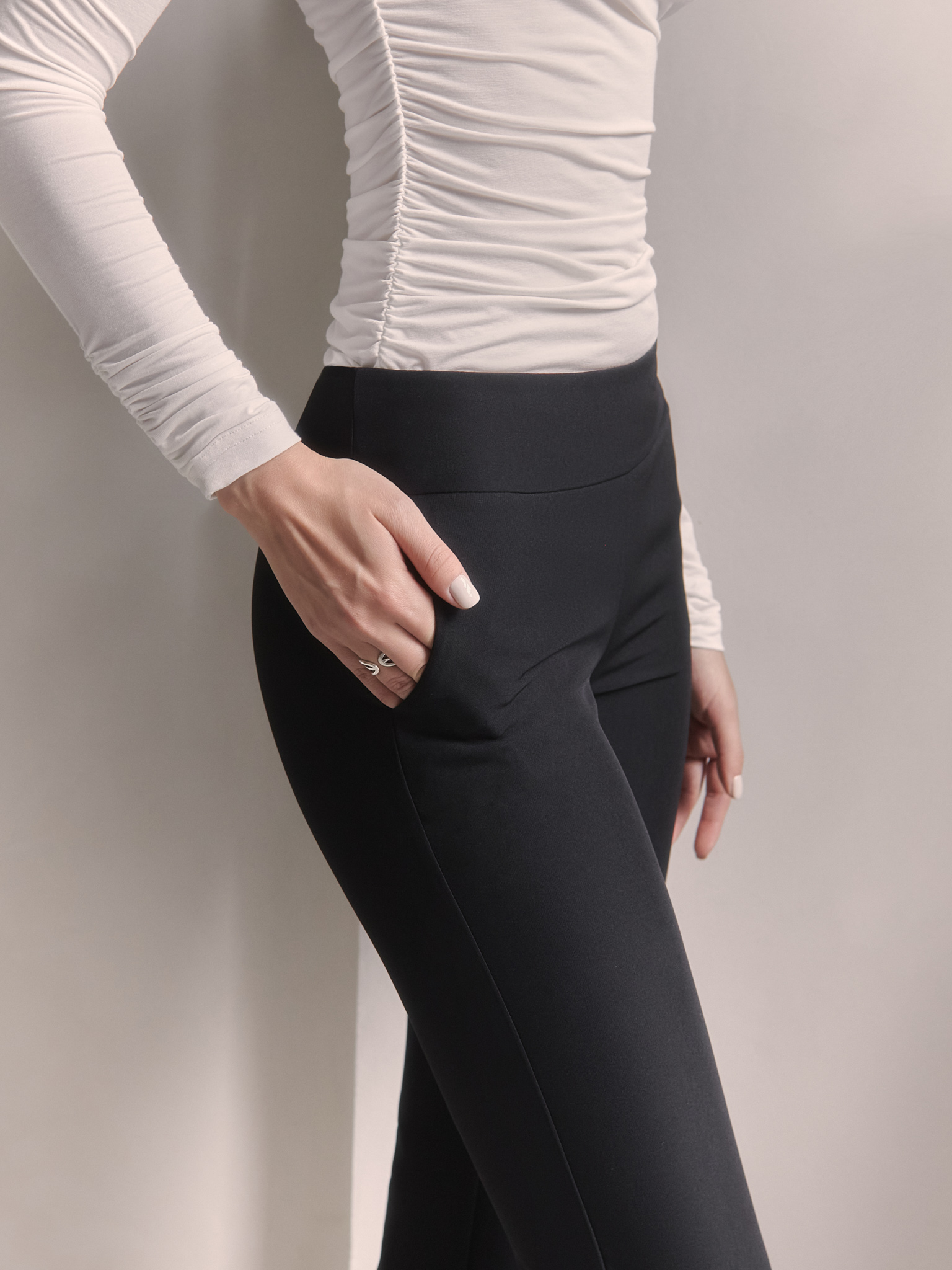 Straight cut capri trousers