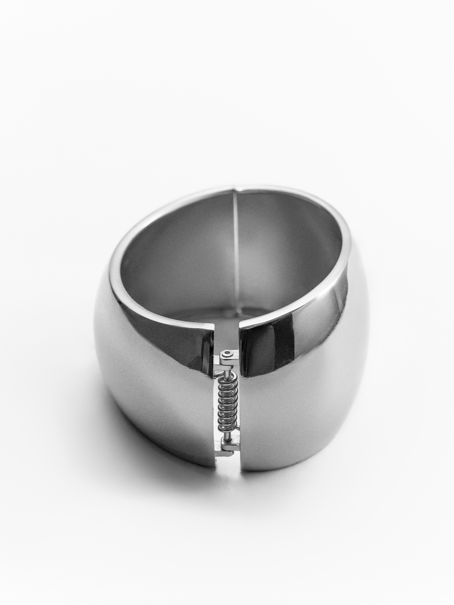 Серебристый