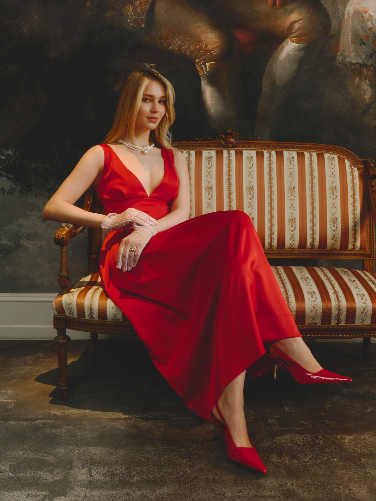 Midi dress with large pleats on the skirt