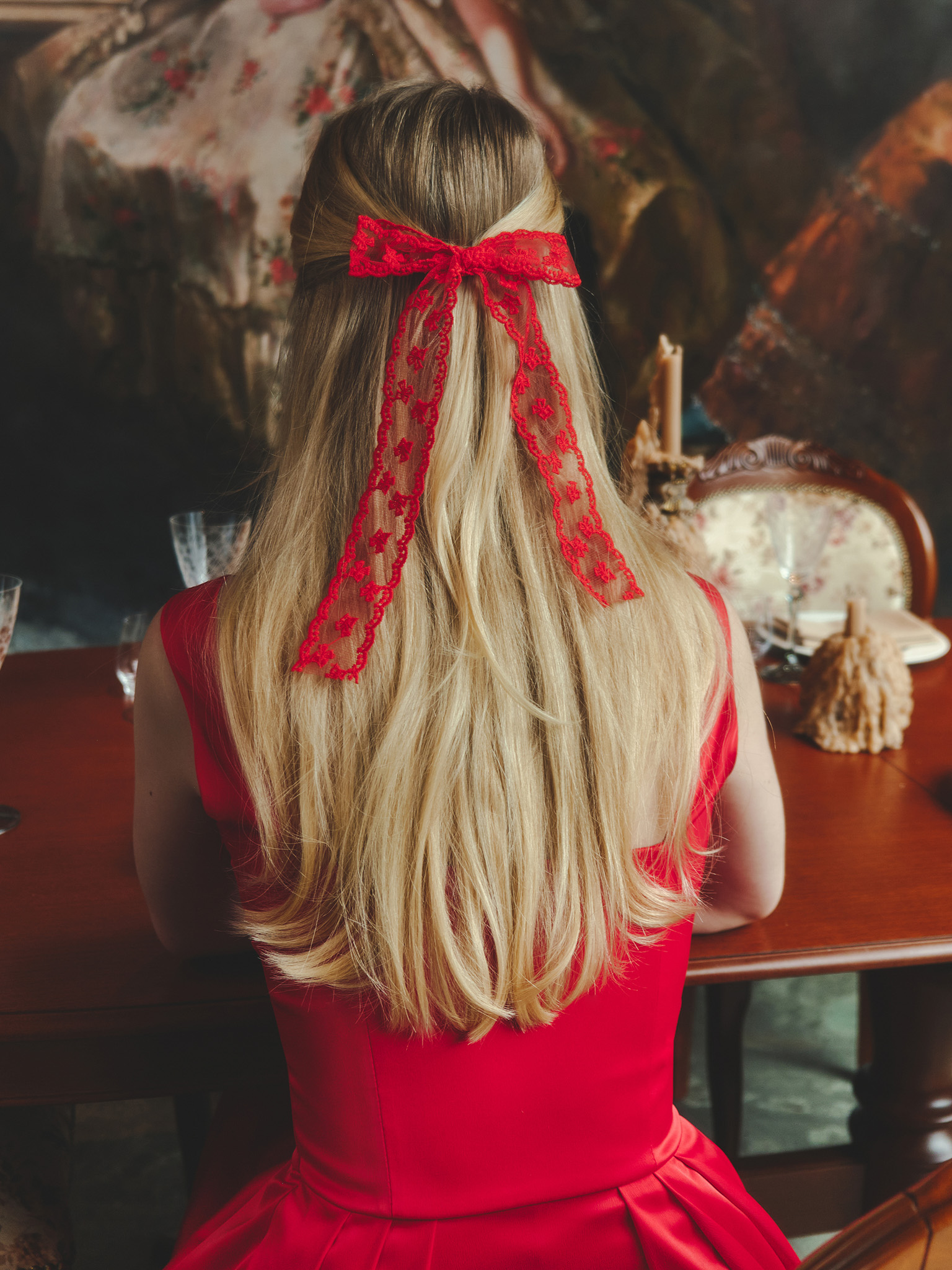 Hair clip with a colourful bow
