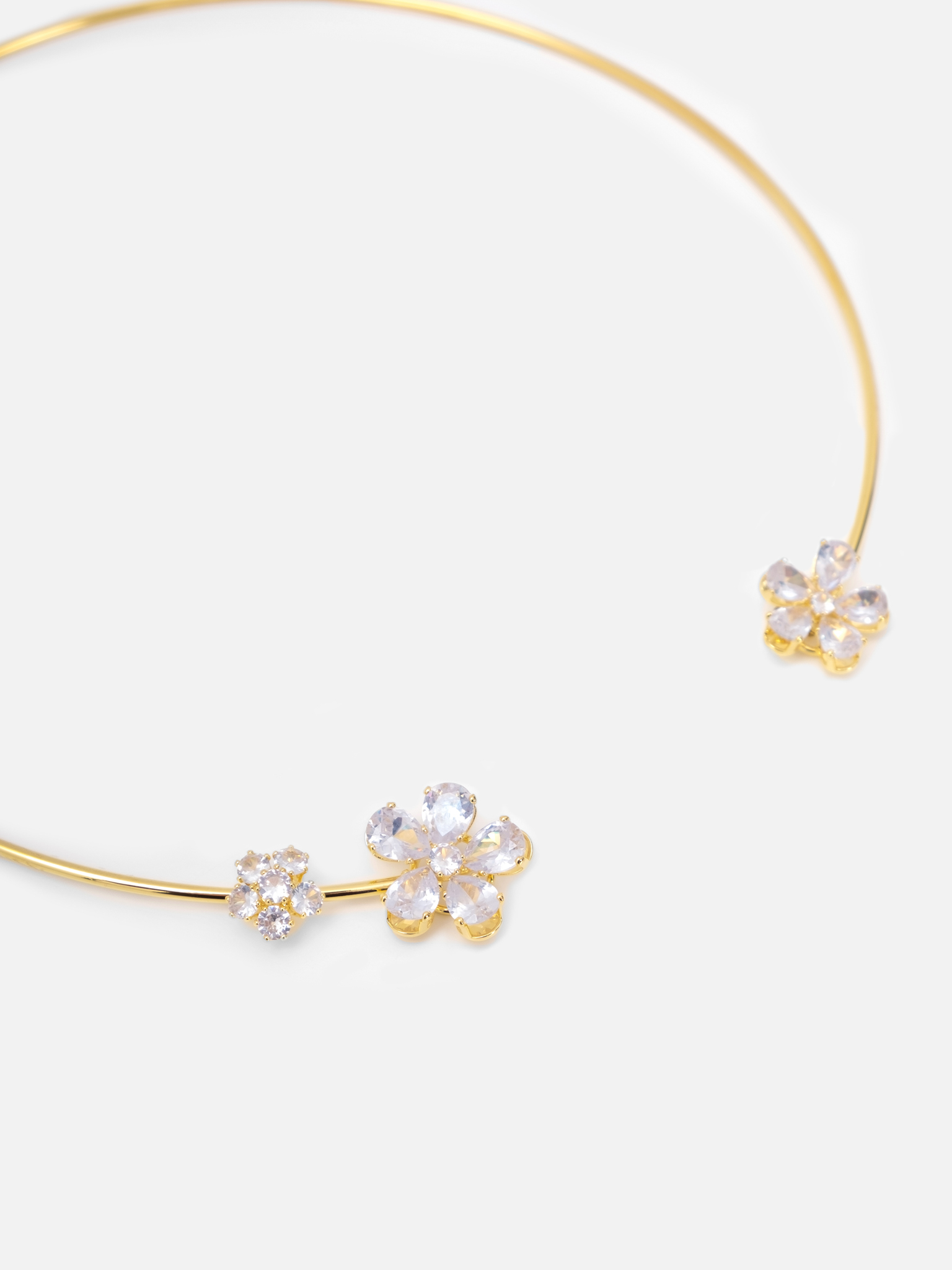 Slim golden necklace with stone flowers