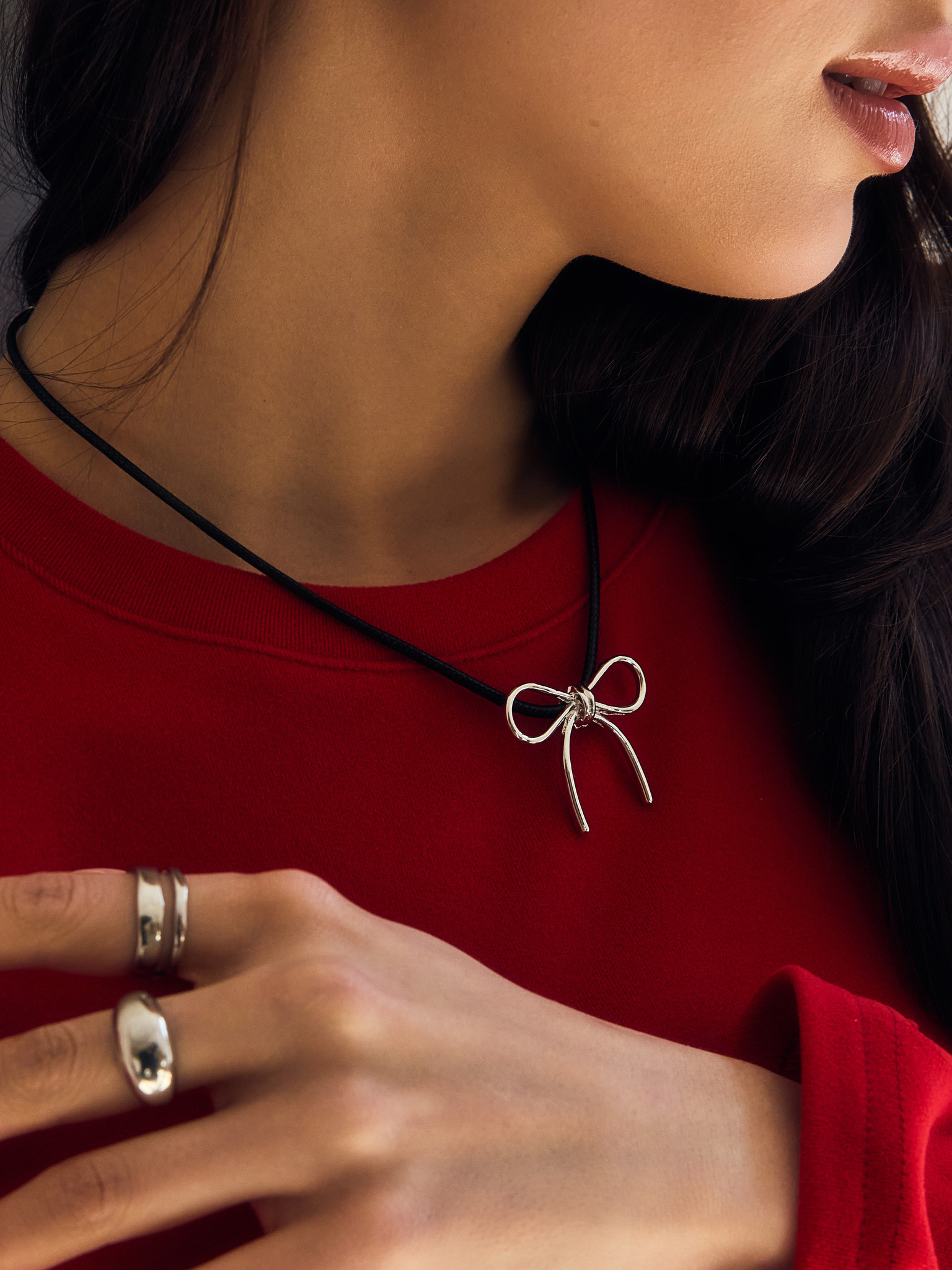 Thread with bow pendant