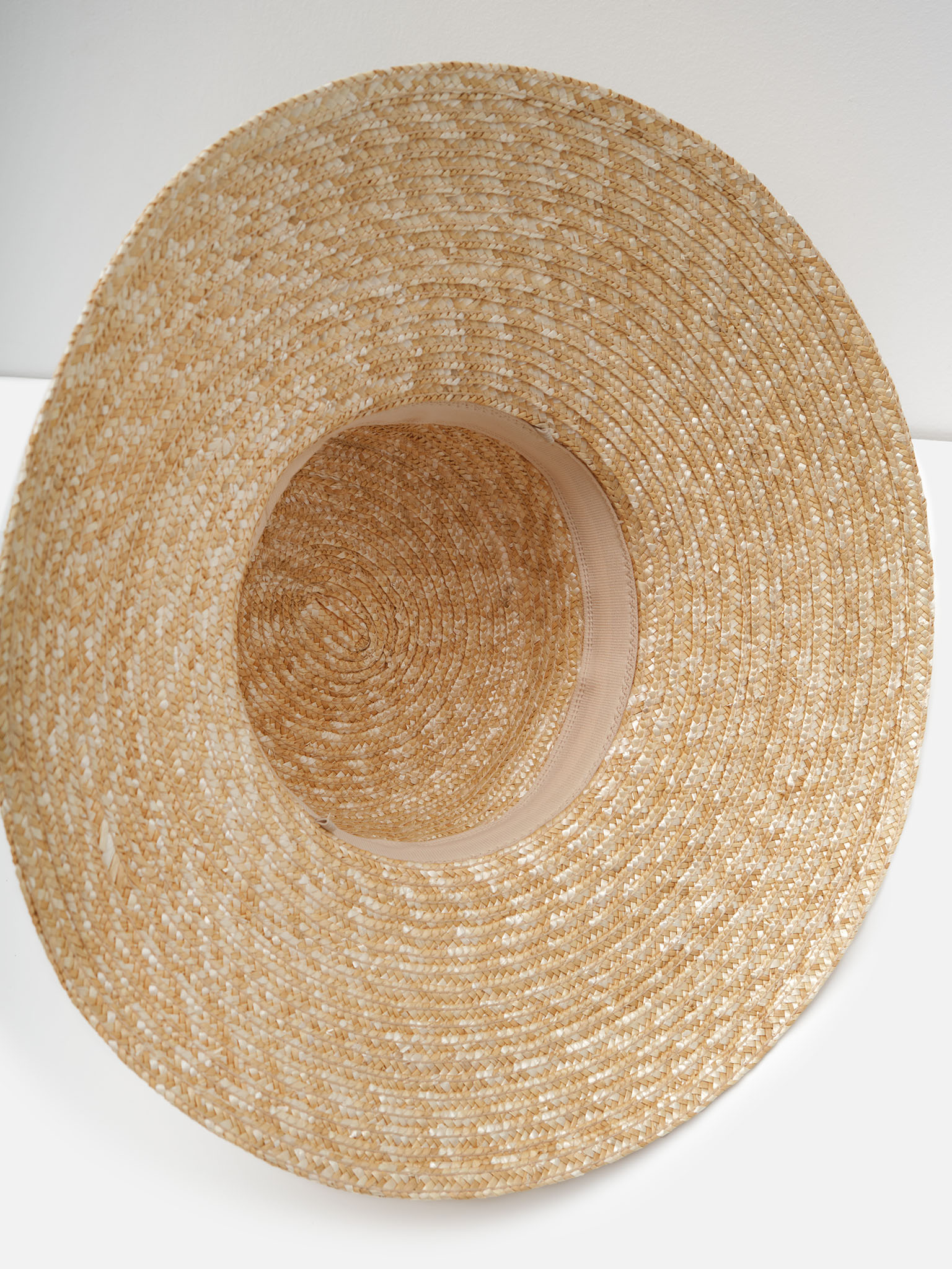 Wide-brimmed straw hat
