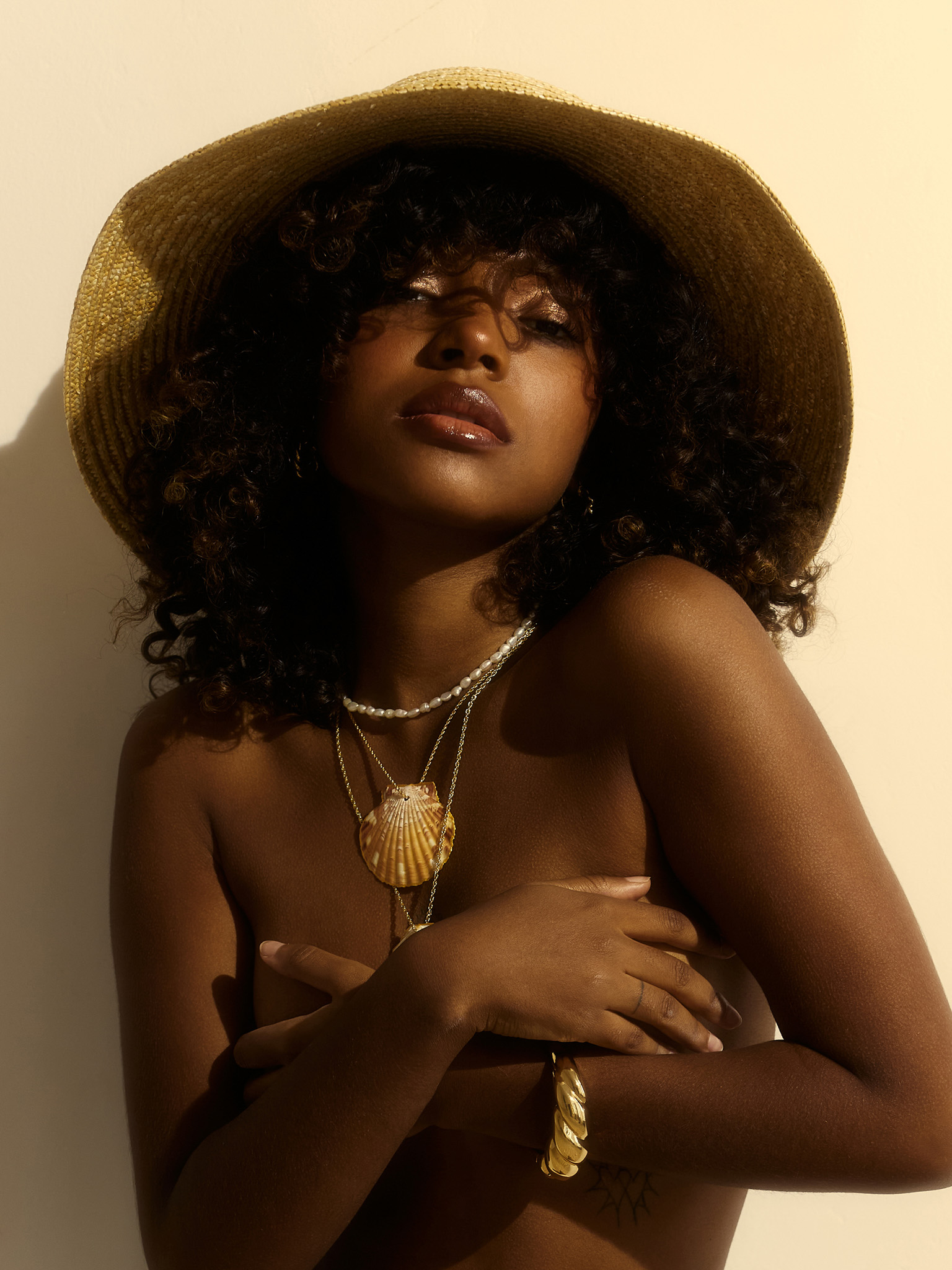 Wide-brimmed straw hat