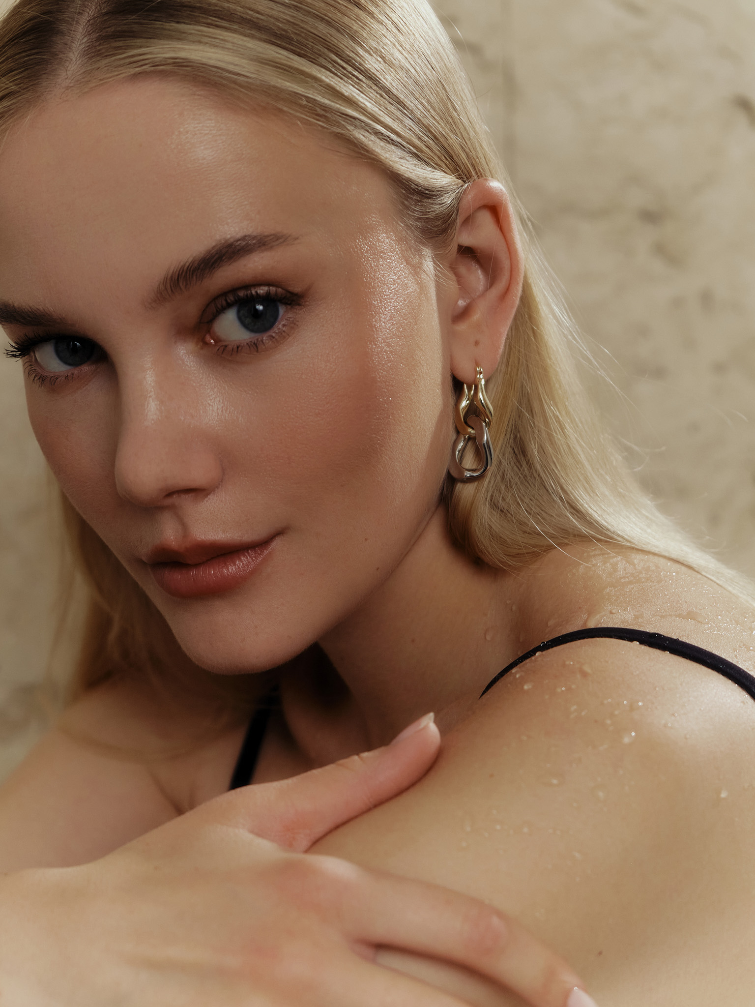 Double metal stud earrings