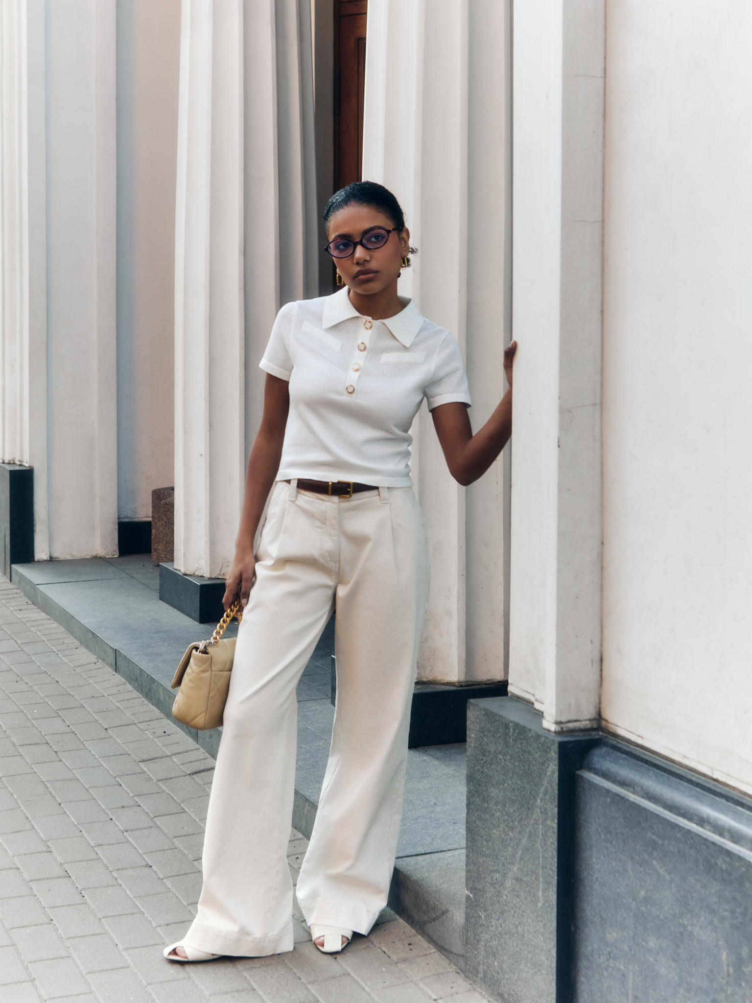 Loose jeans with waist pleats