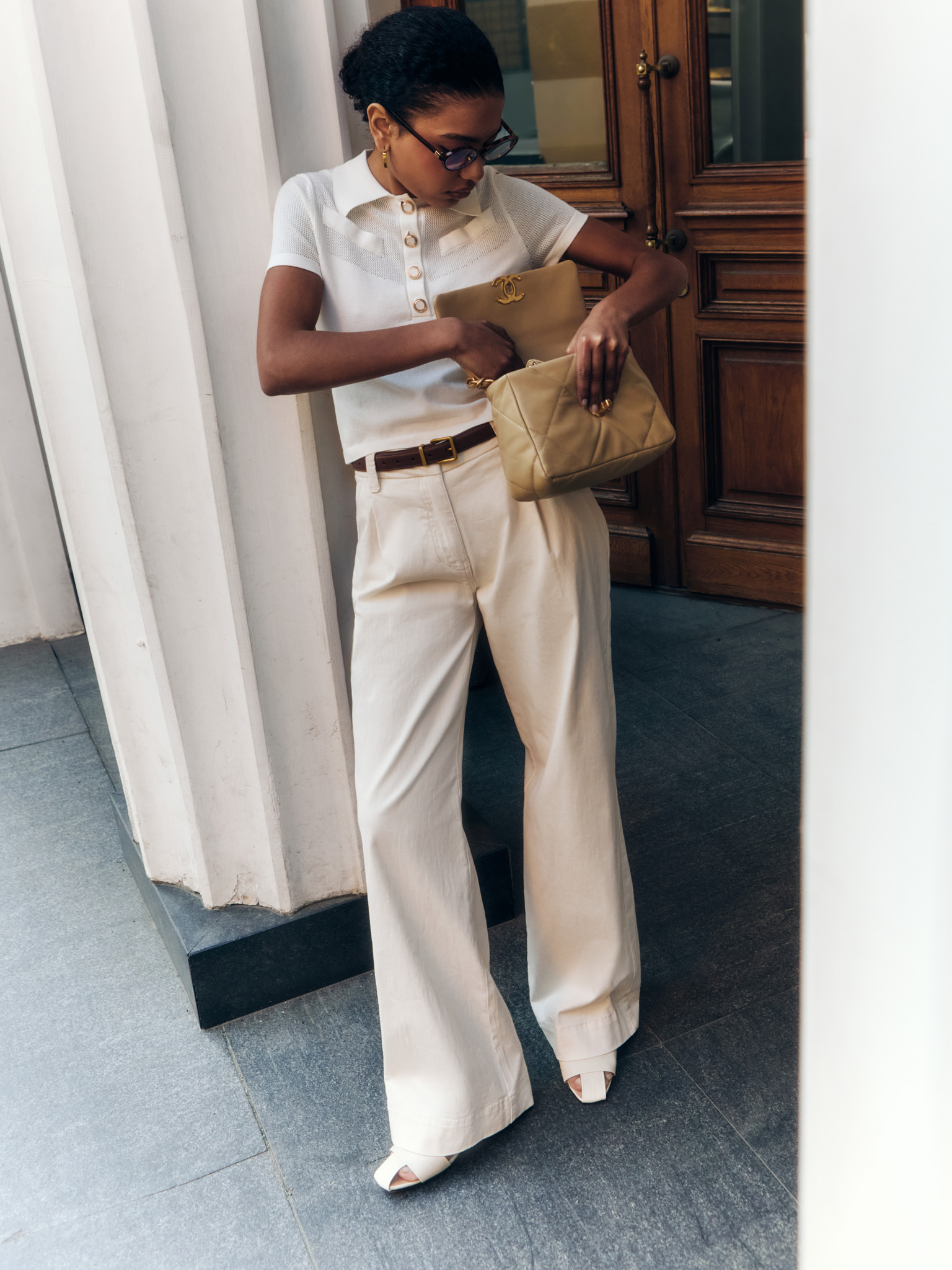 Loose jeans with waist pleats