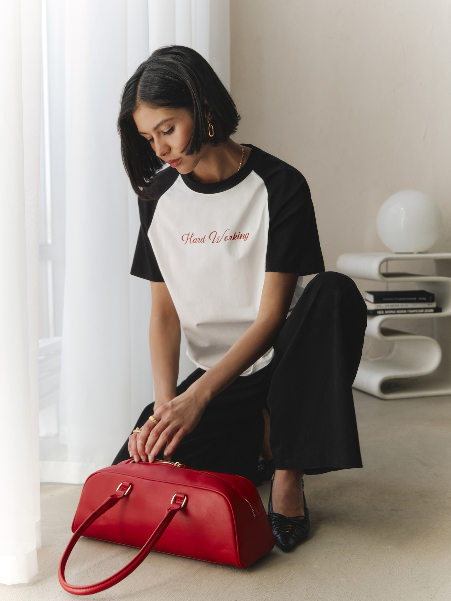 Long baguette bag with thin handles