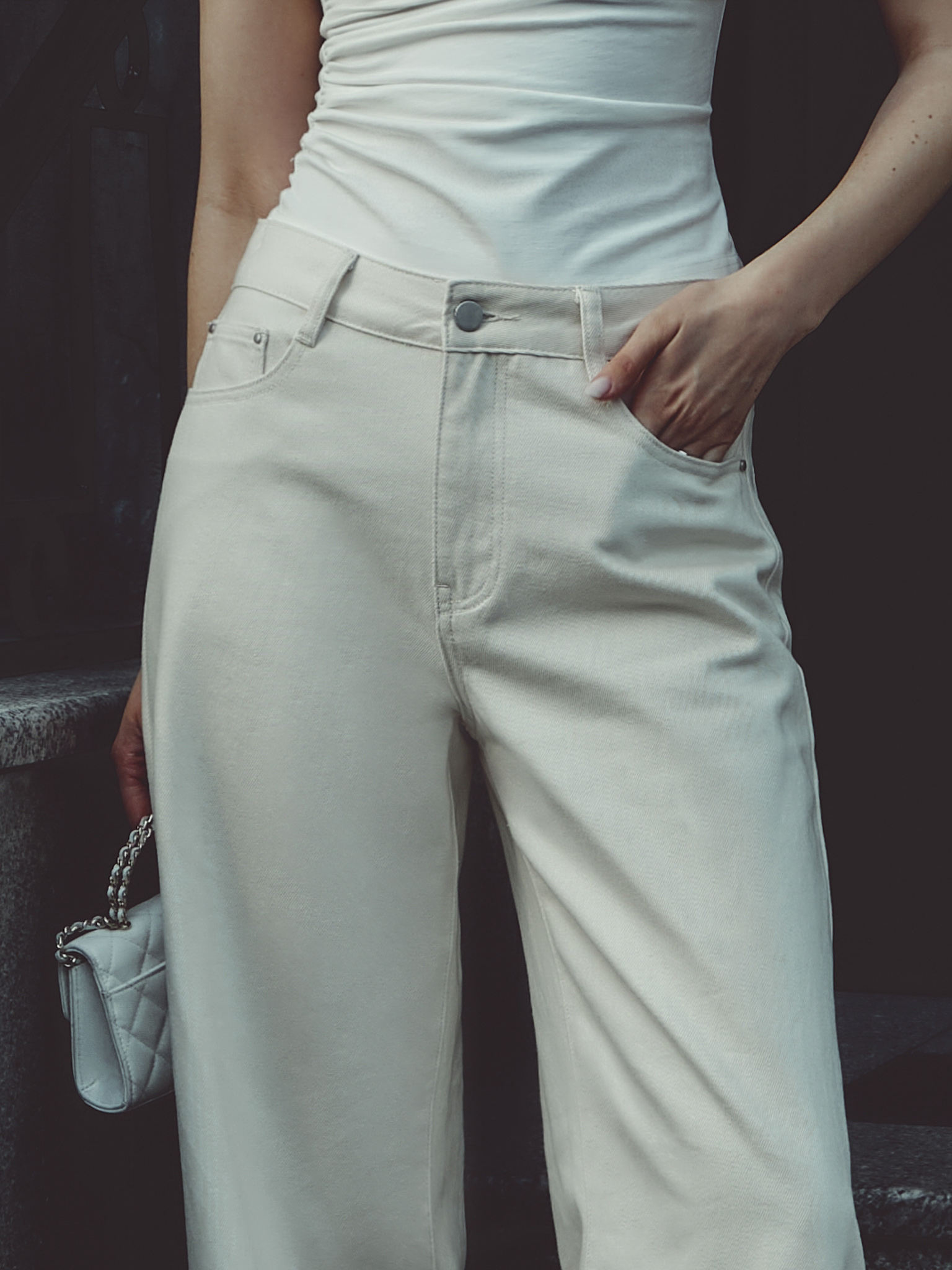 Loose mid-rise jeans