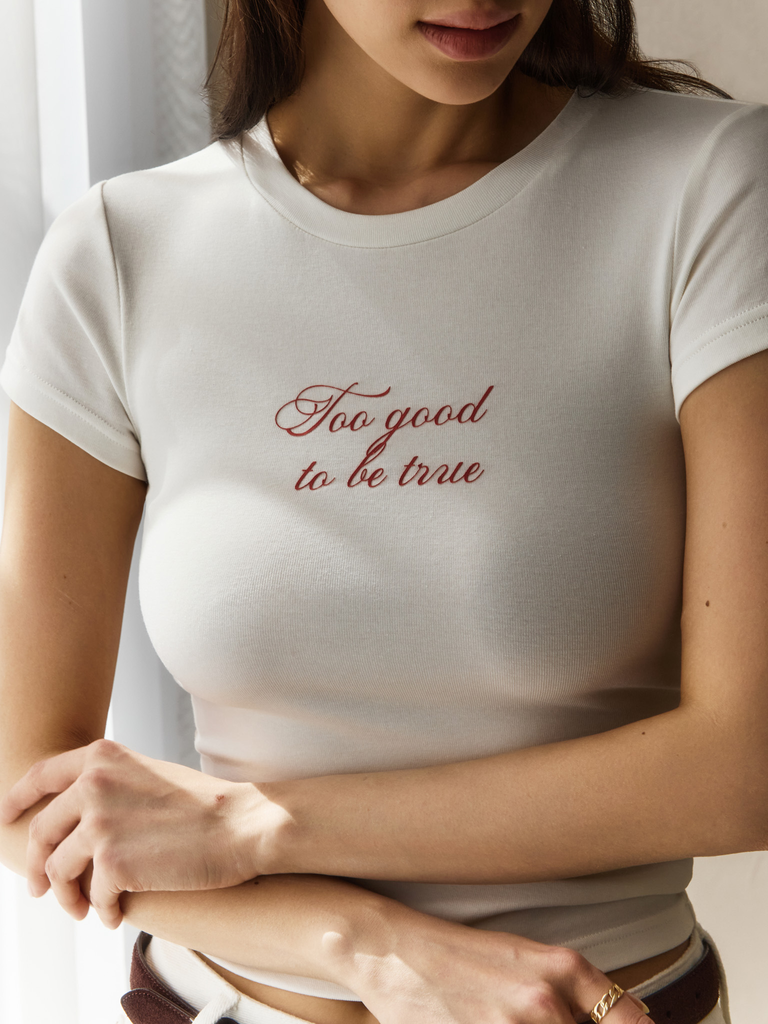 Cropped fitted T-shirt with lettering