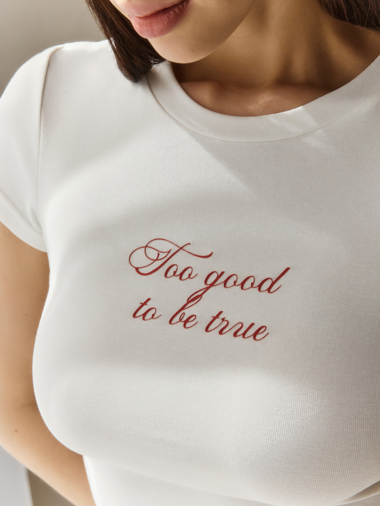 Cropped fitted T-shirt with lettering