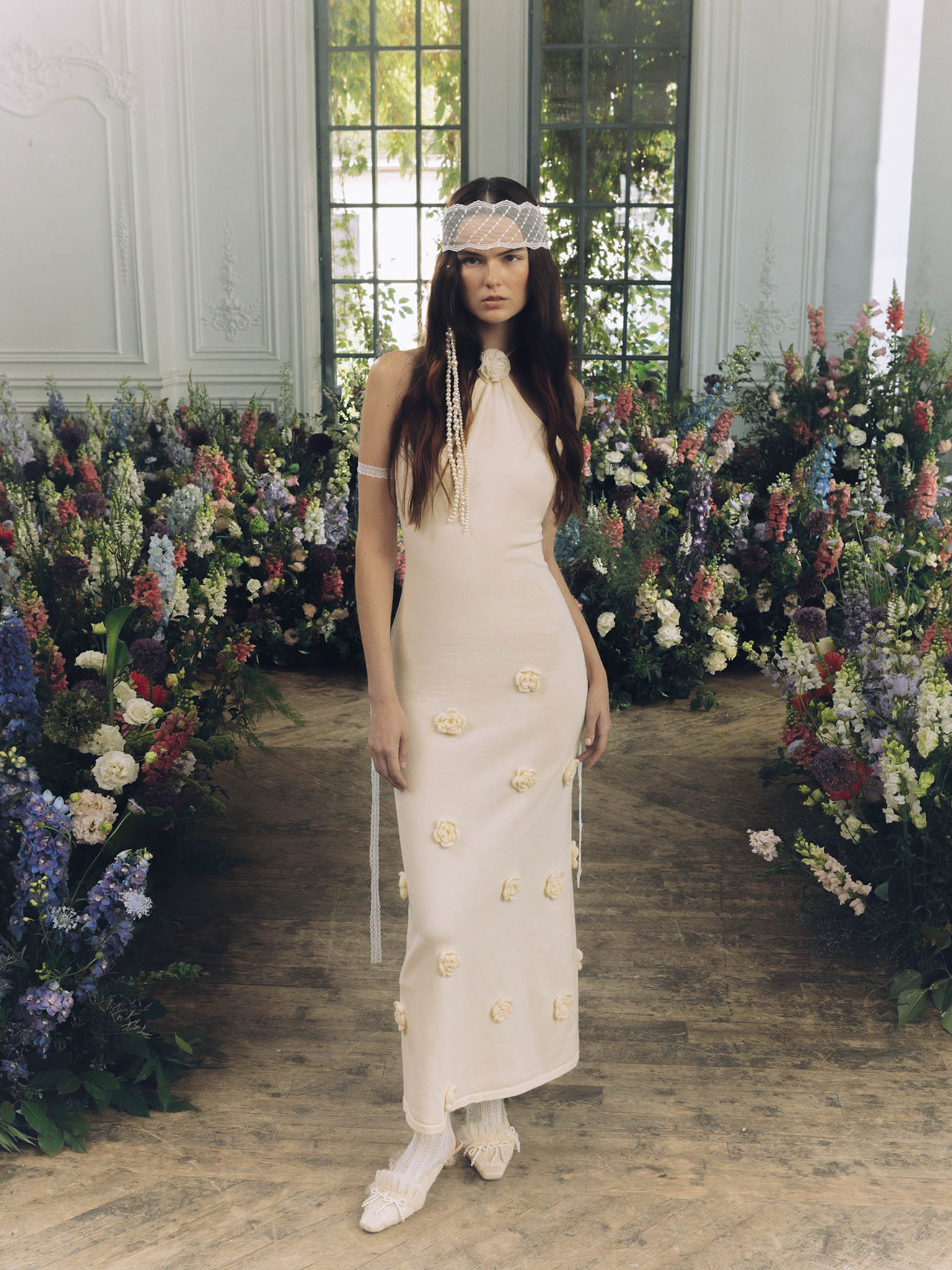 Jersey maxi dress with knitted flowers on the skirt