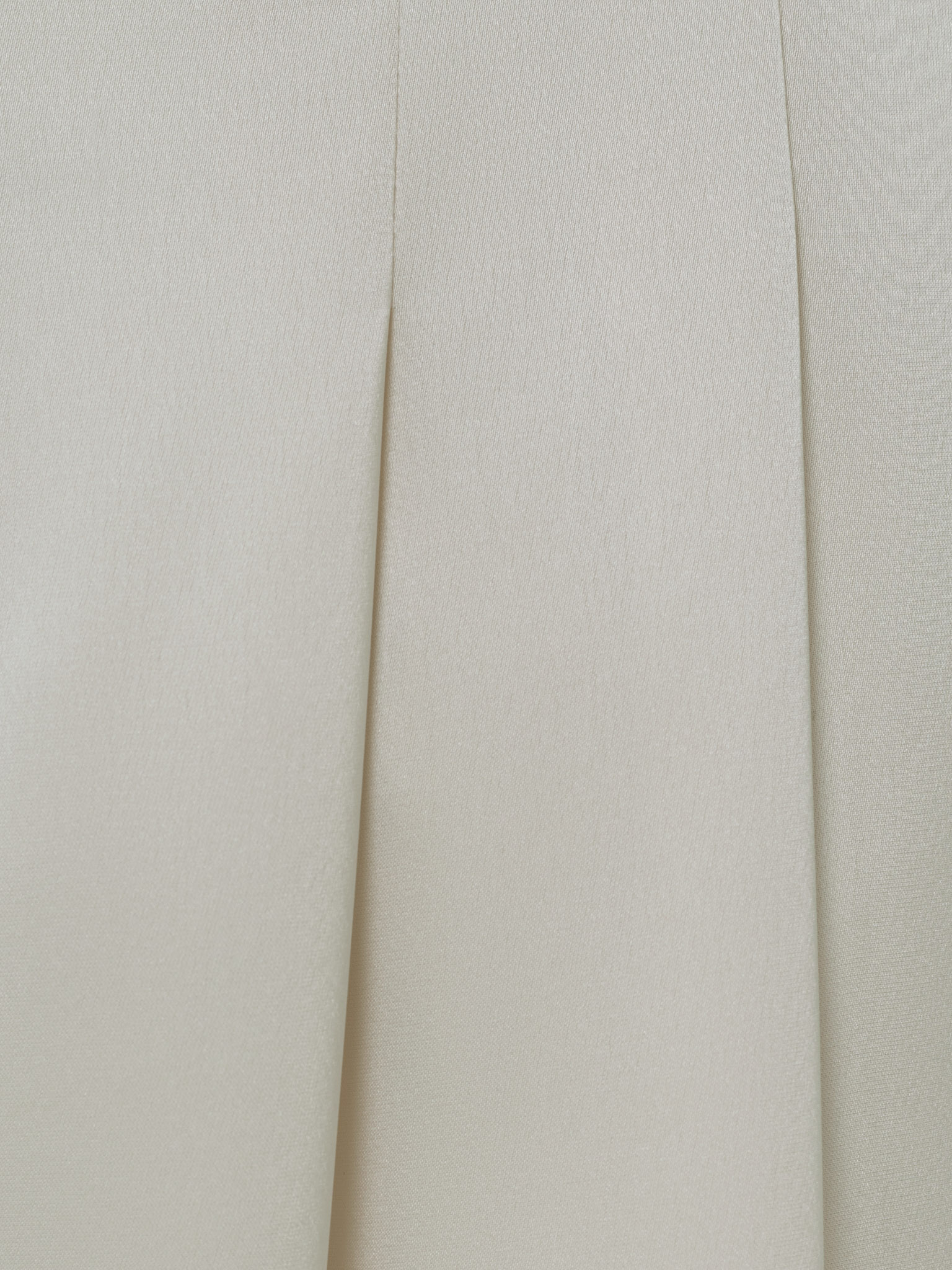 Loose trousers with waist pleats