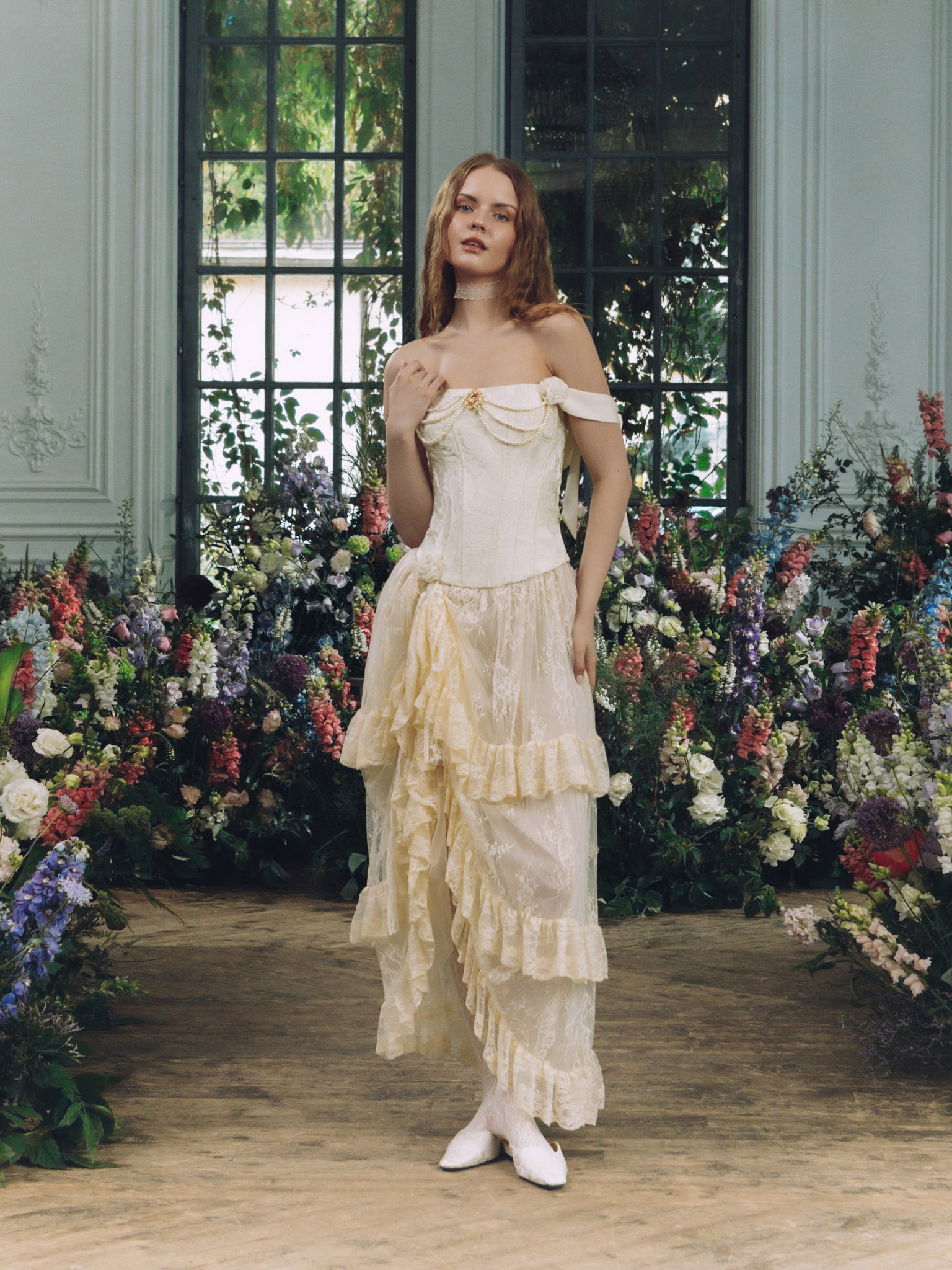 Расклешенная кружевная юбка макси с воланами