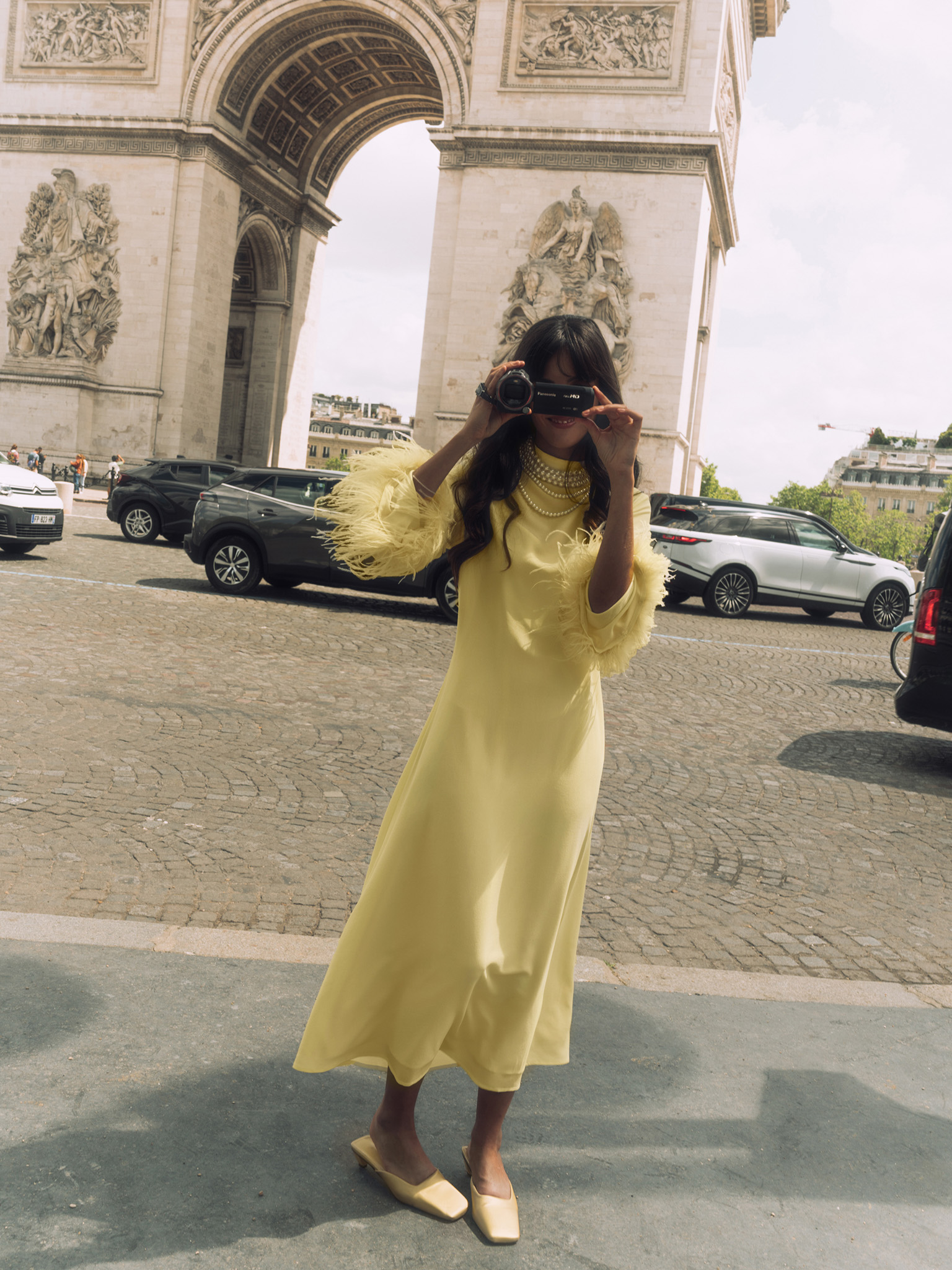 Straight midi dress with feathers on the cuffs