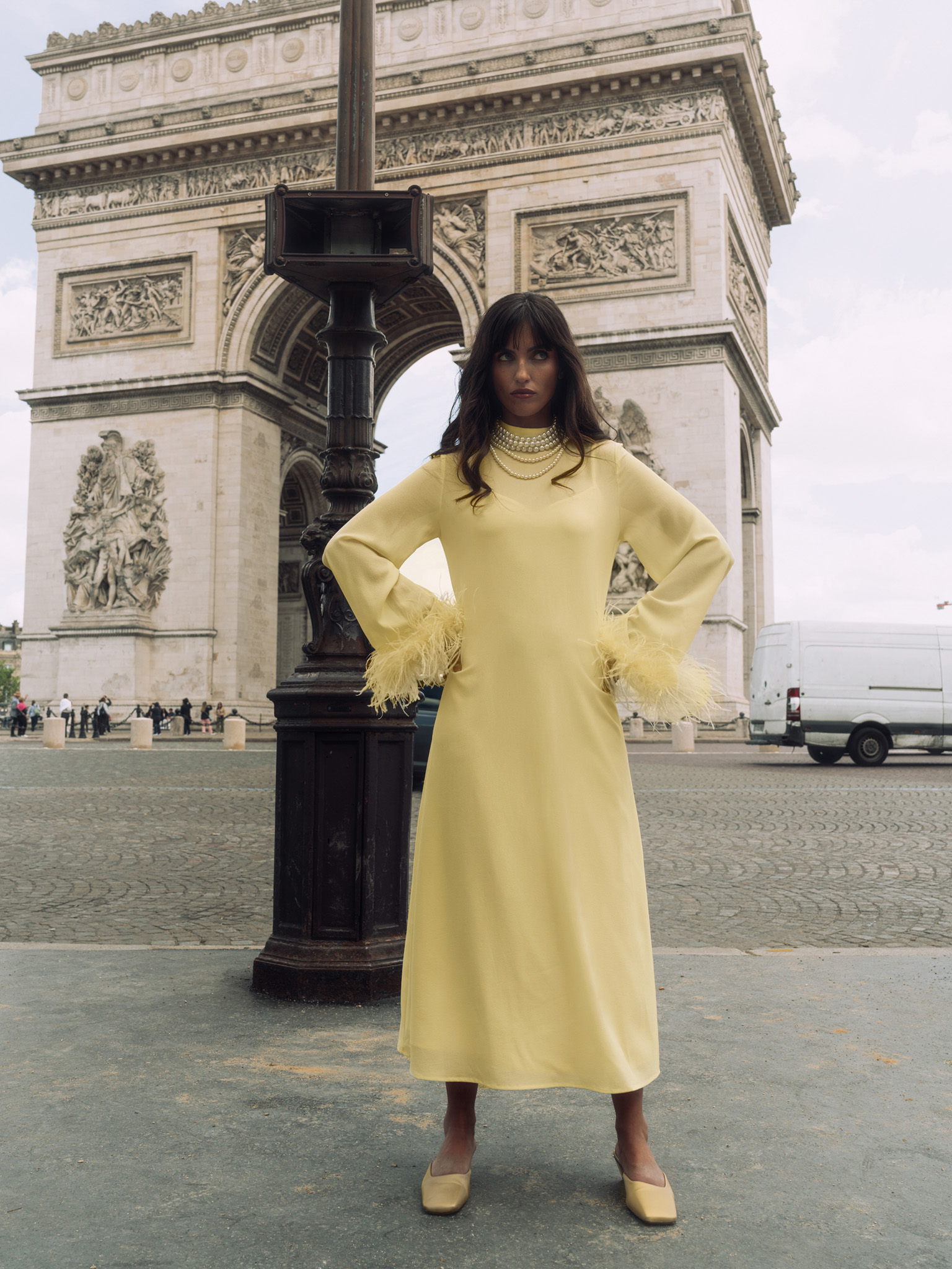 Straight midi dress with feathers on the cuffs