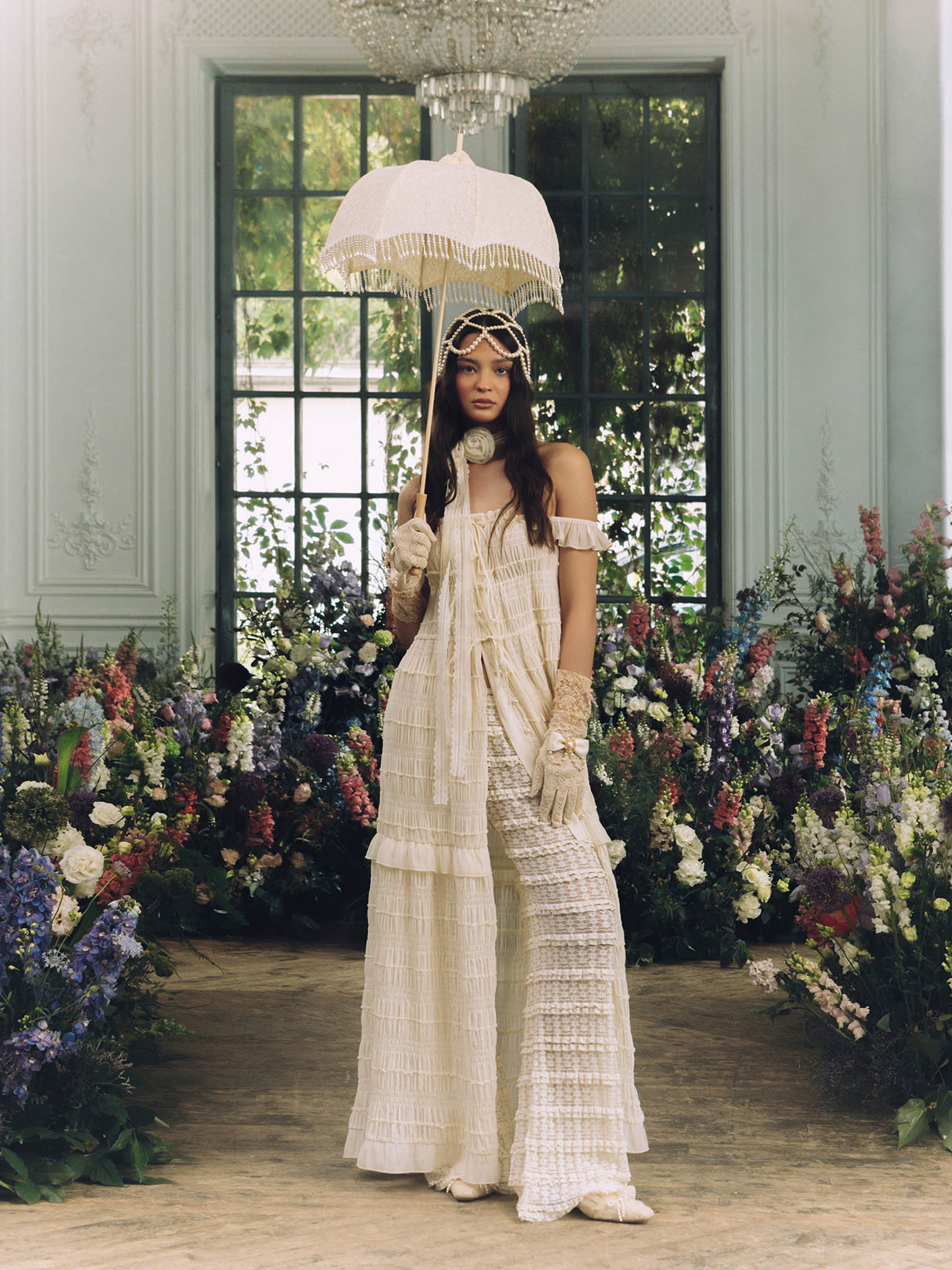 Layered maxi dress with ties and pearl buttons