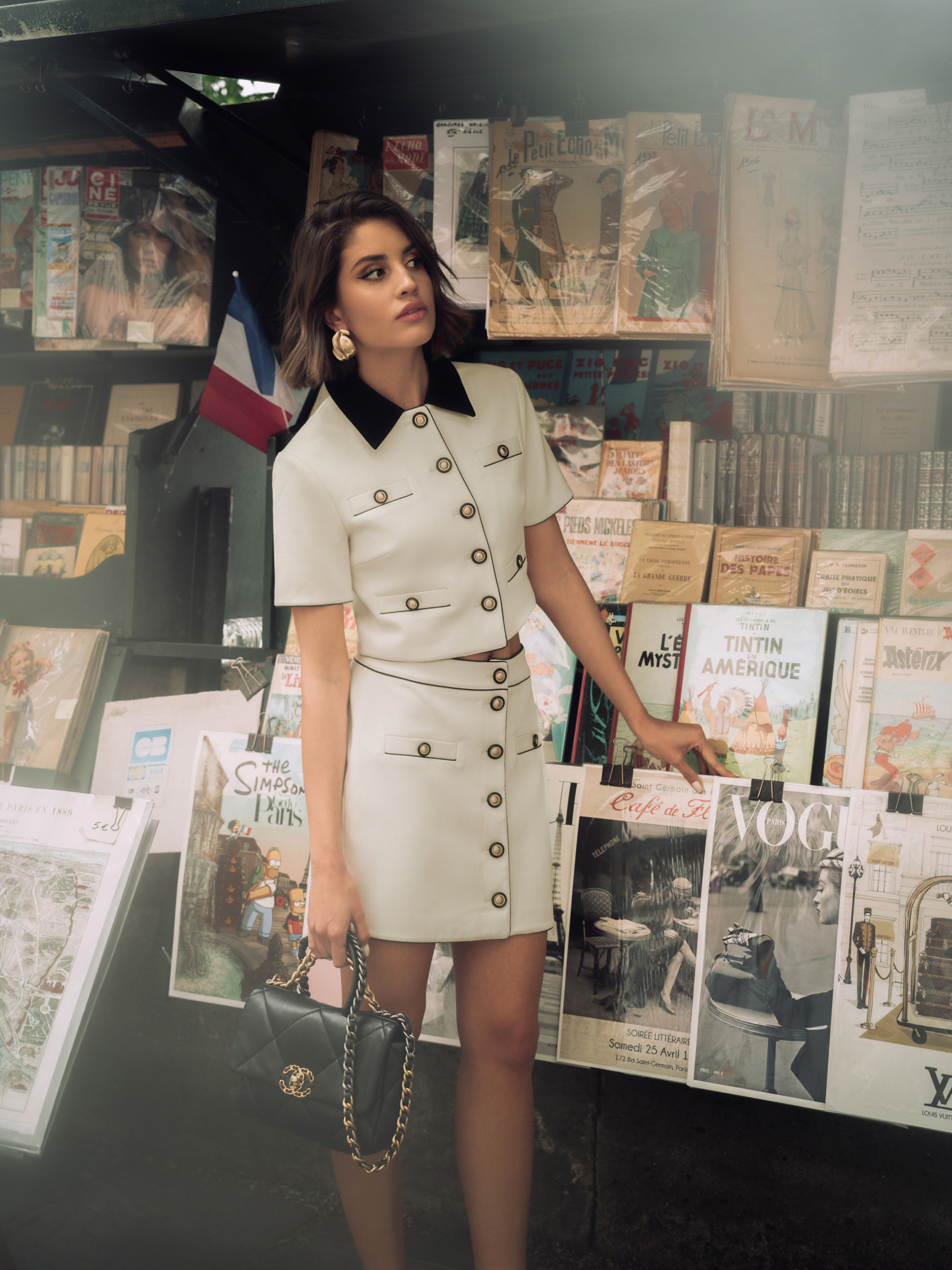 Single-breasted jacket with short sleeves and contrasting decor