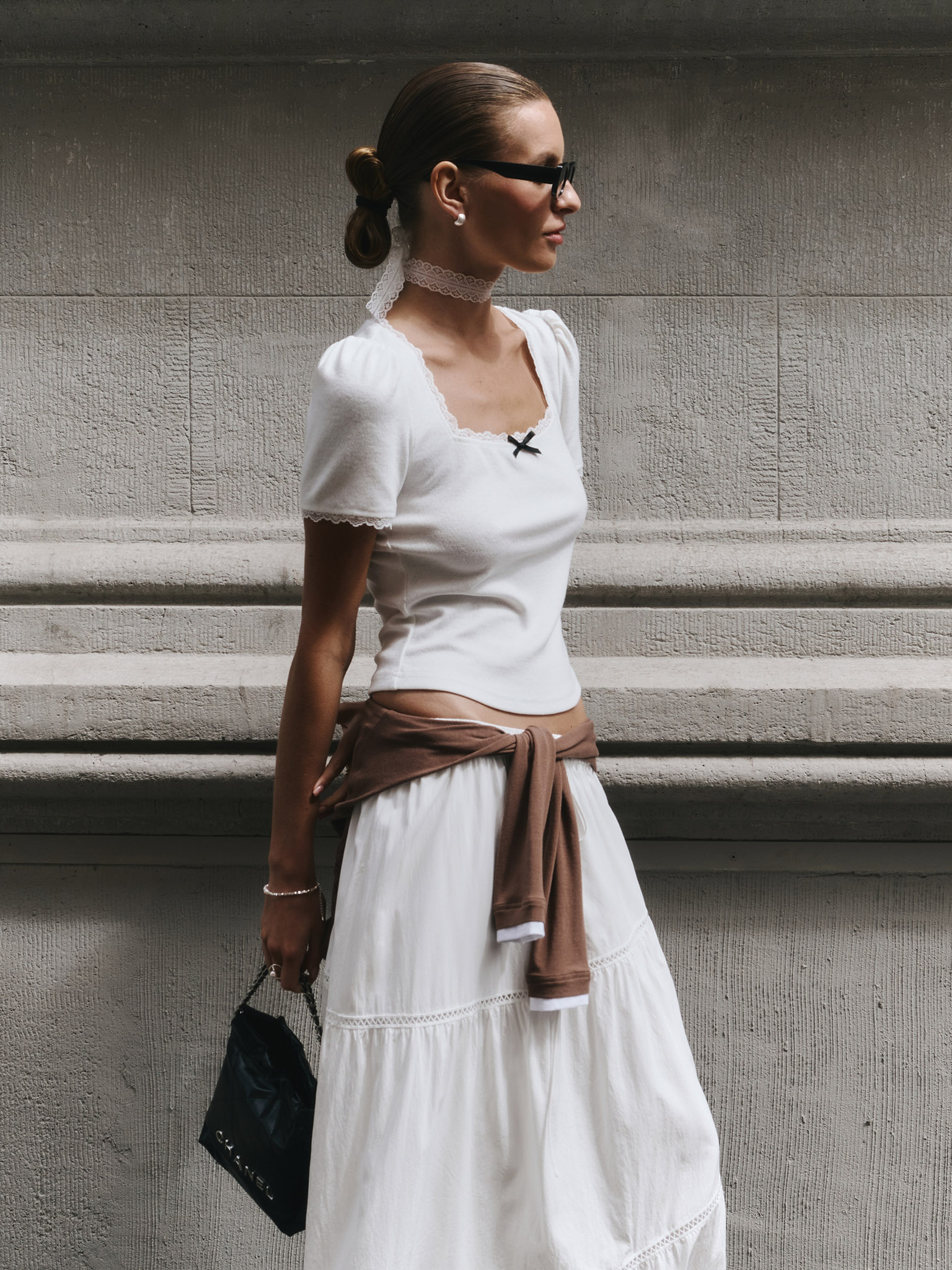 T-shirt with lace trim and collar bow