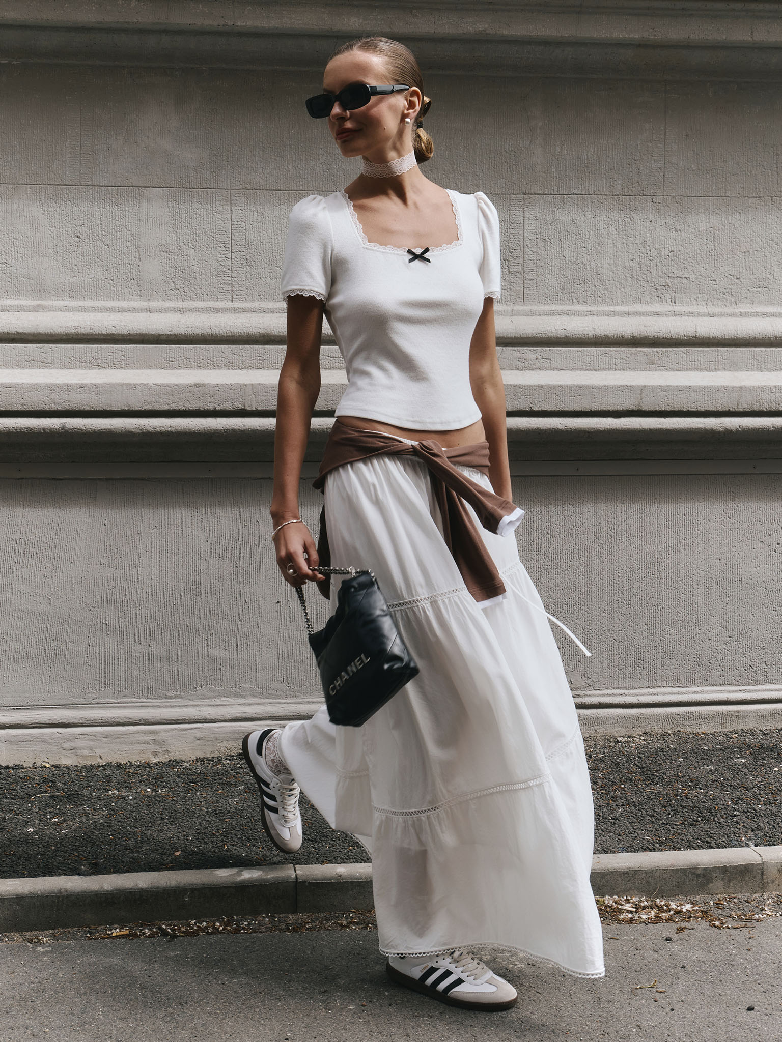 T-shirt with lace trim and collar bow