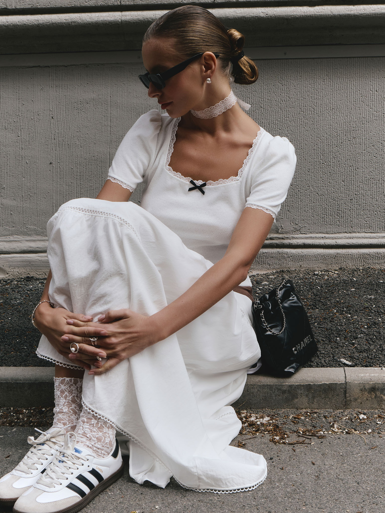 T-shirt with lace trim and collar bow