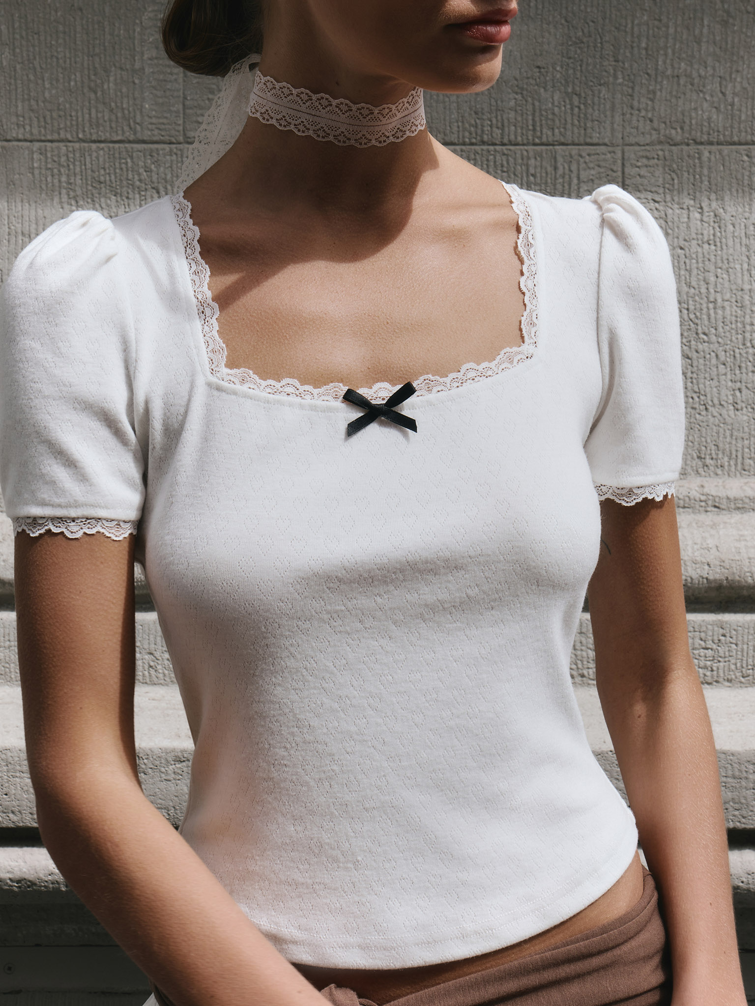 T-shirt with lace trim and collar bow