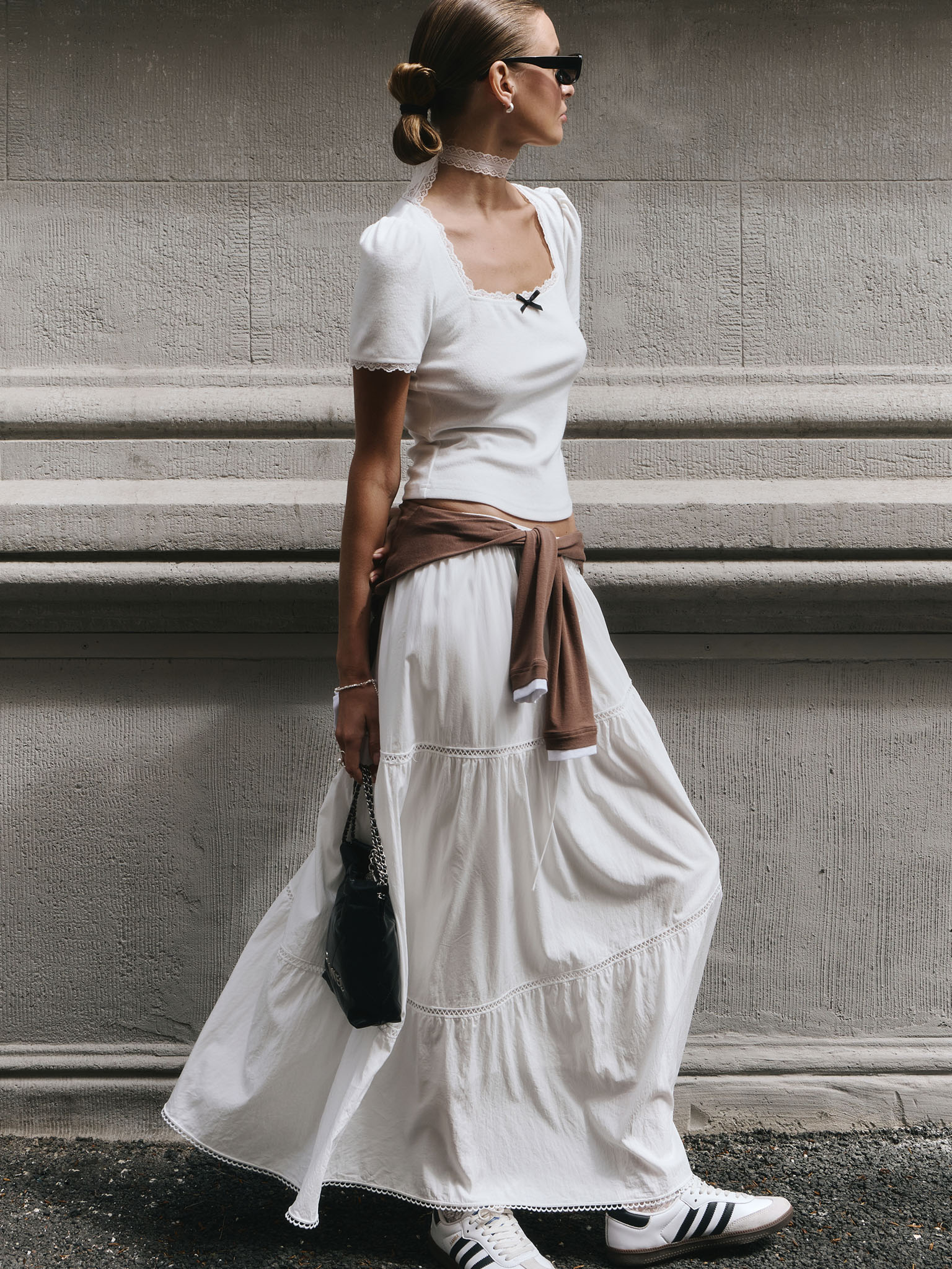 T-shirt with lace trim and collar bow