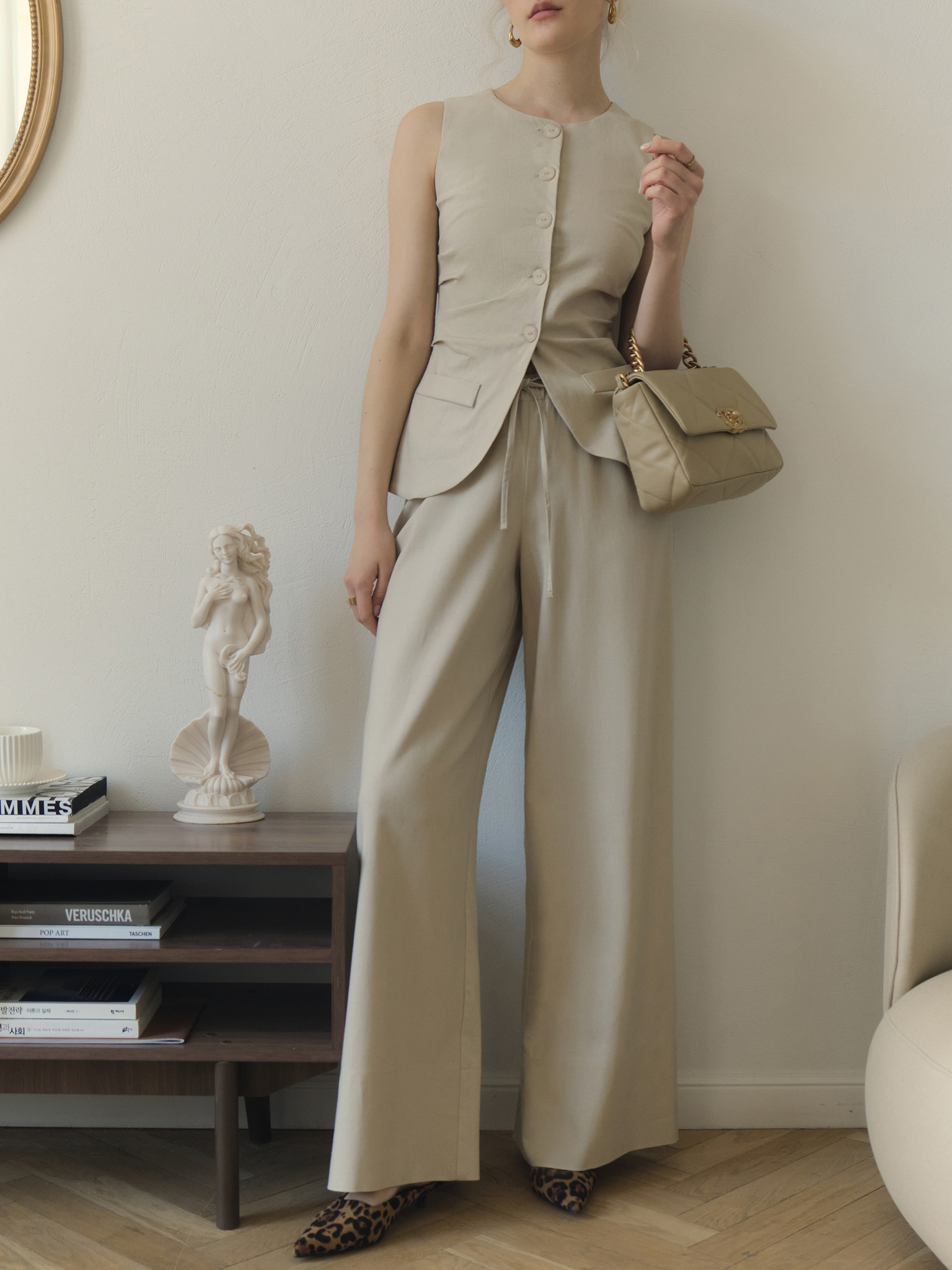 Льняной жилет приталенного кроя