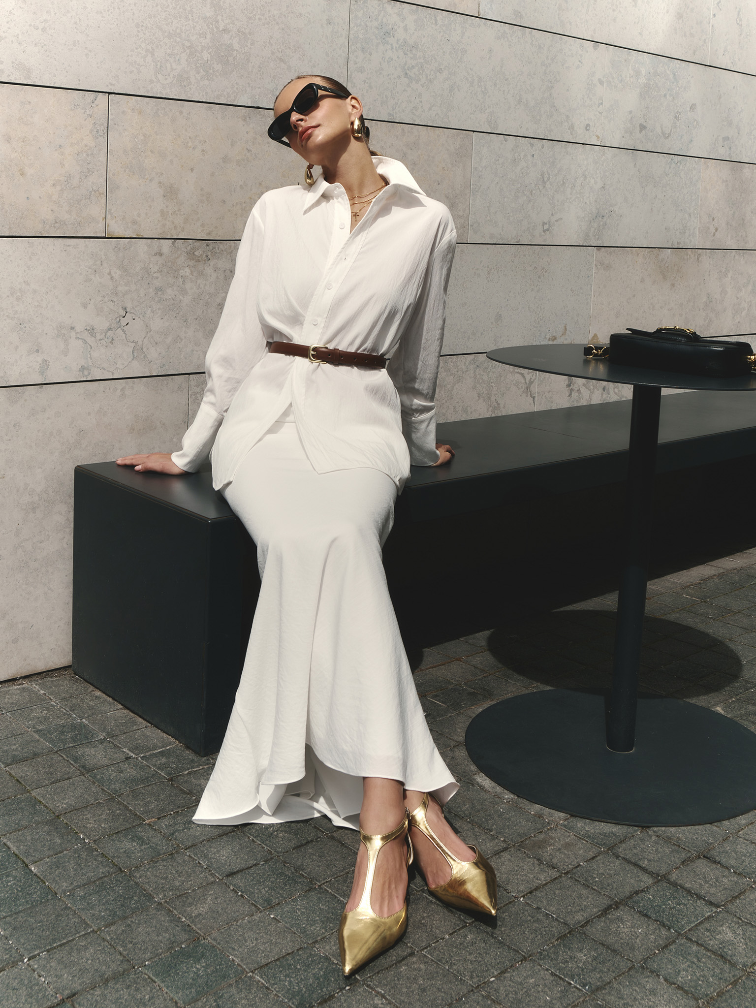 Loose shirt with pleats at the front