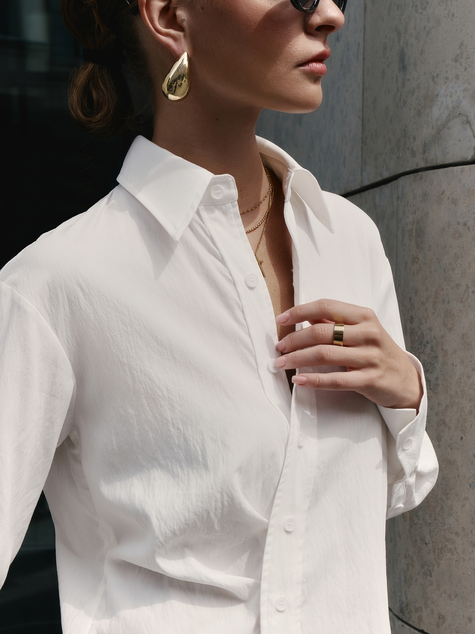 Loose shirt with pleats at the front