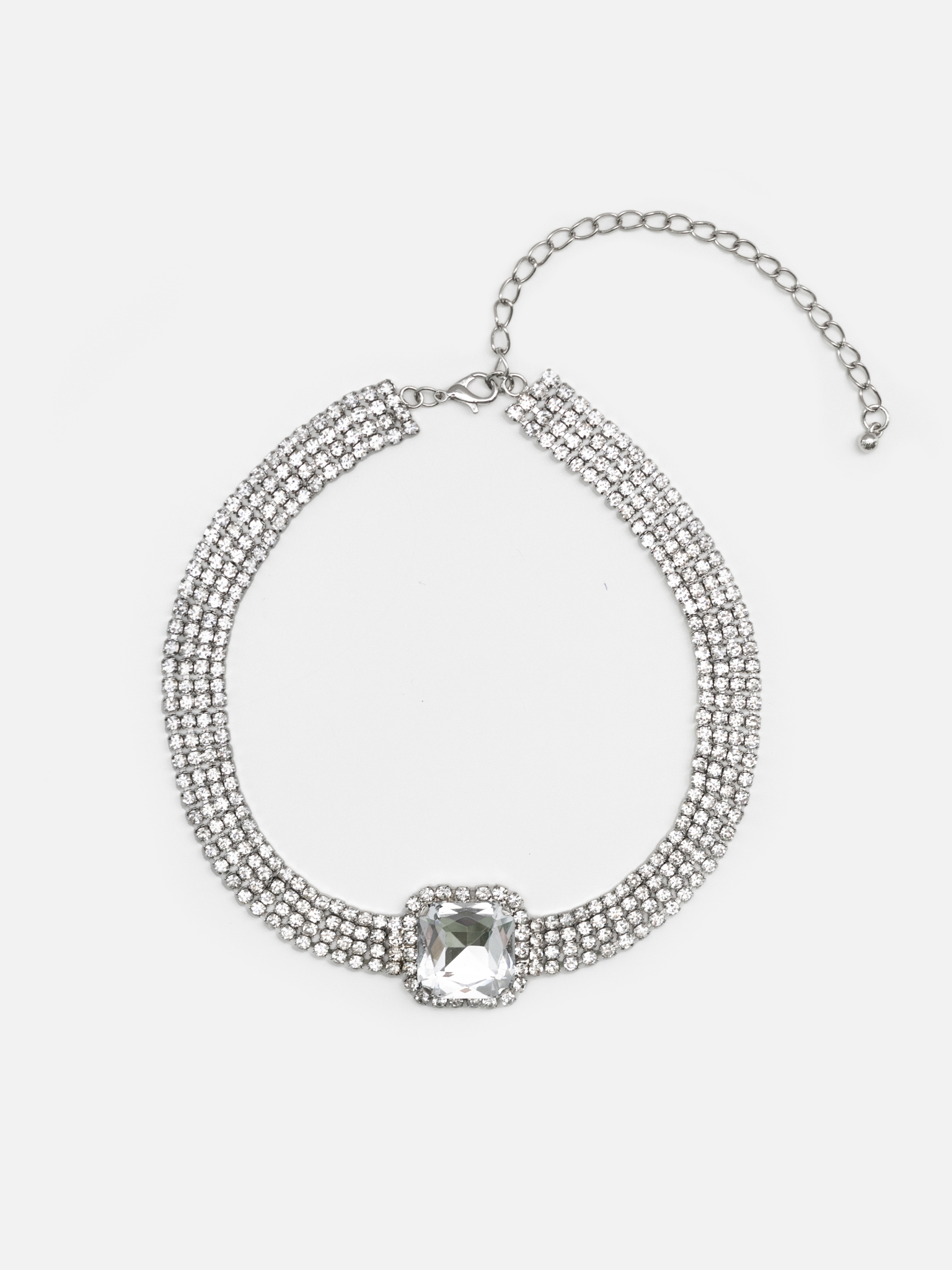 Rhinestone choker necklace with different sized rhinestones