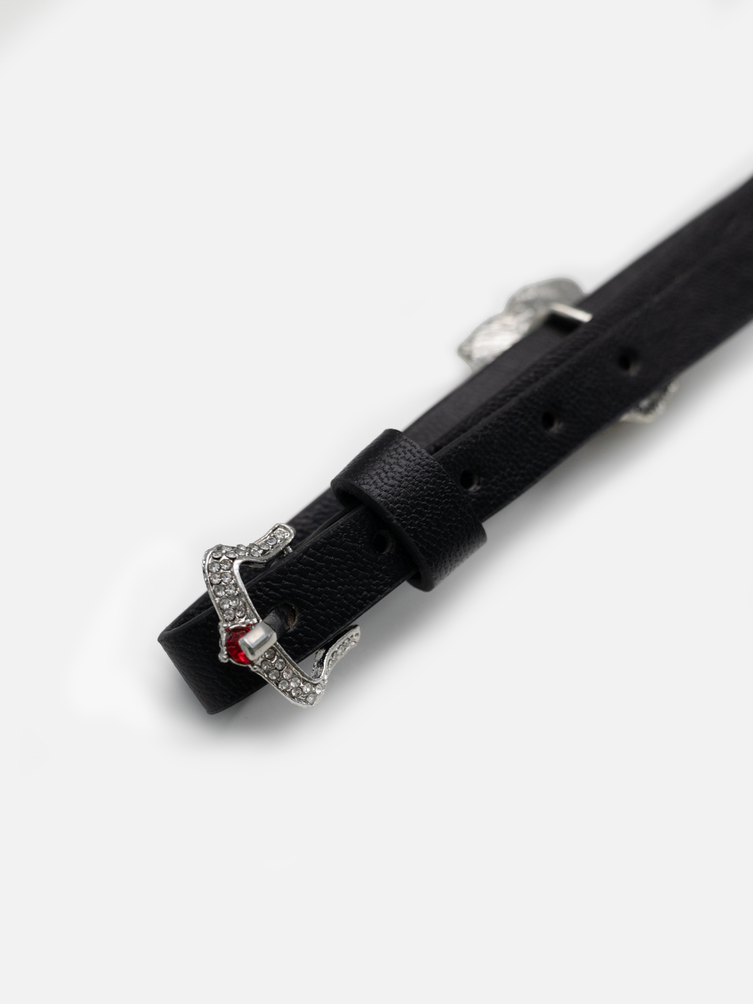 Choker necklace with rhinestone flower