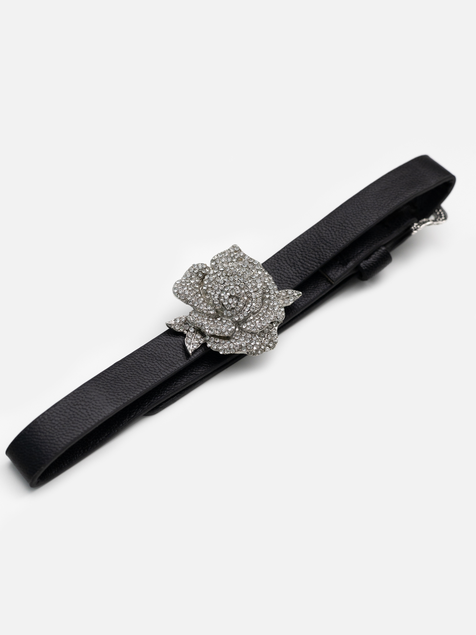 Choker necklace with rhinestone flower