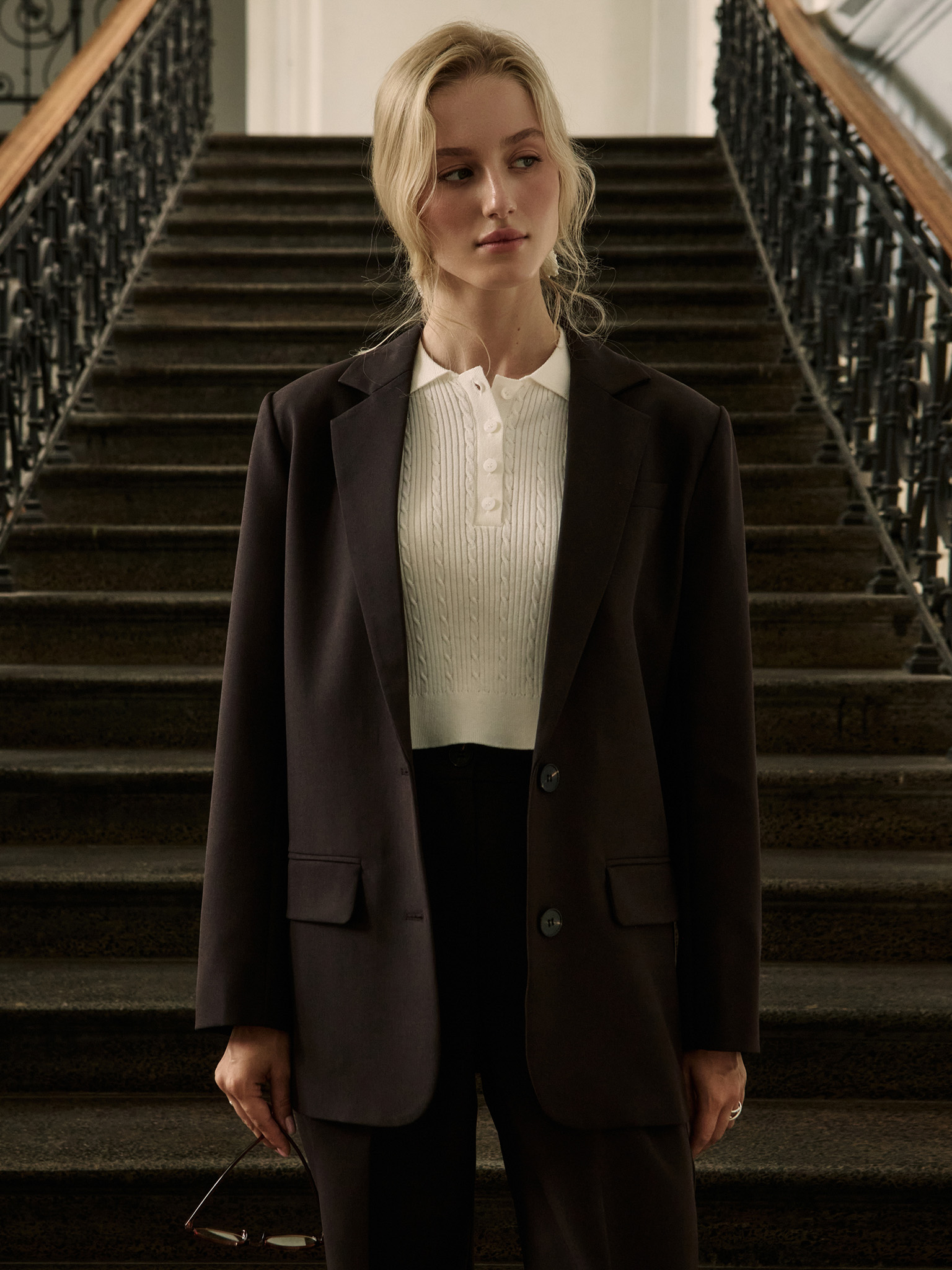 Single-breasted suiting jacket with oversized buttons