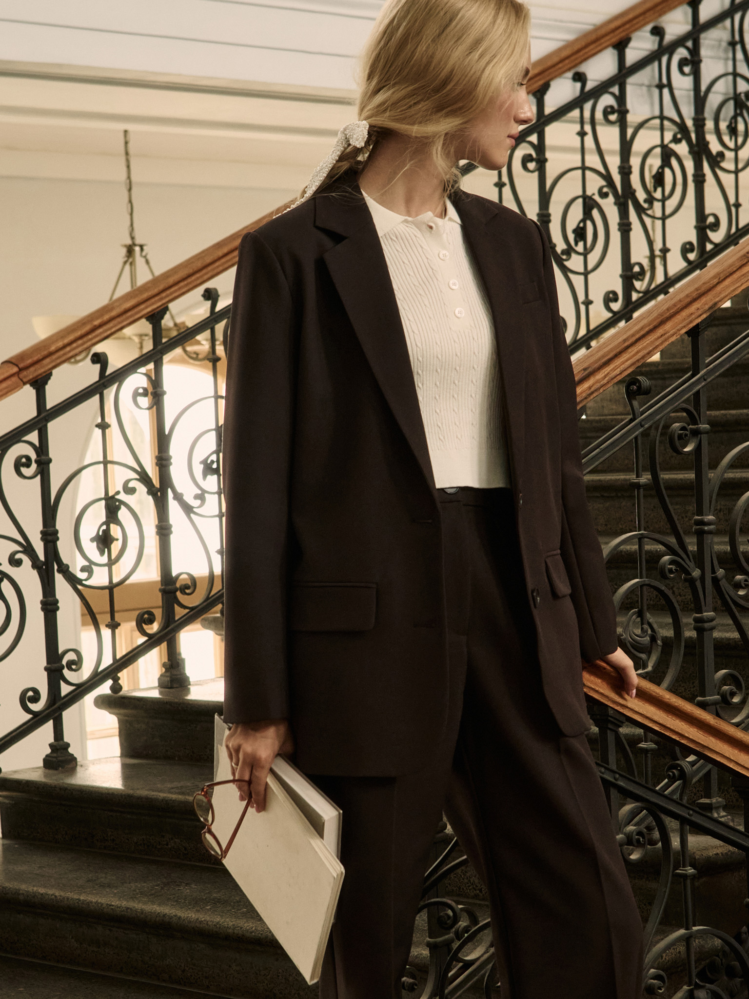 Single-breasted suiting jacket with oversized buttons