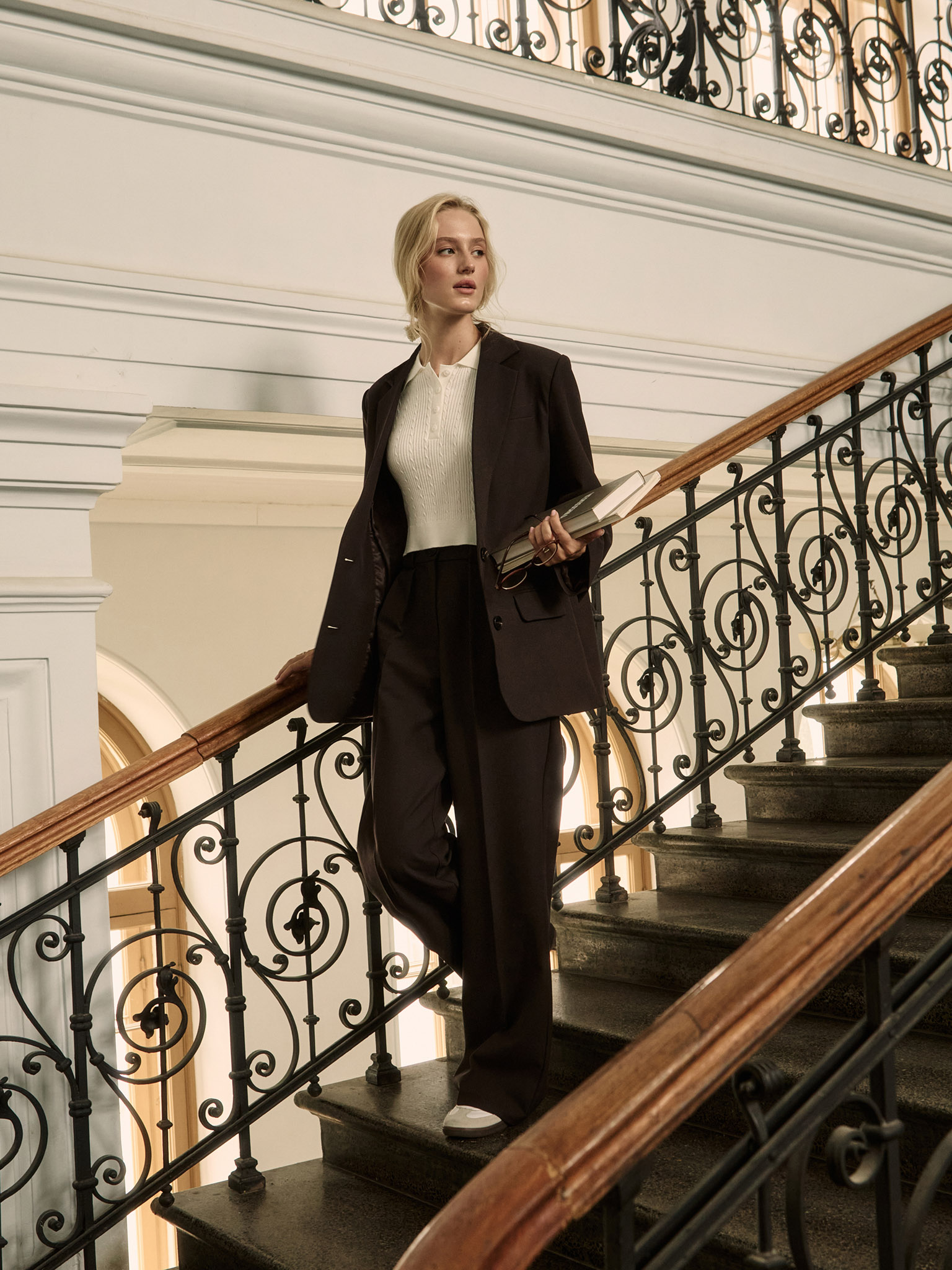 Single-breasted suiting jacket with oversized buttons