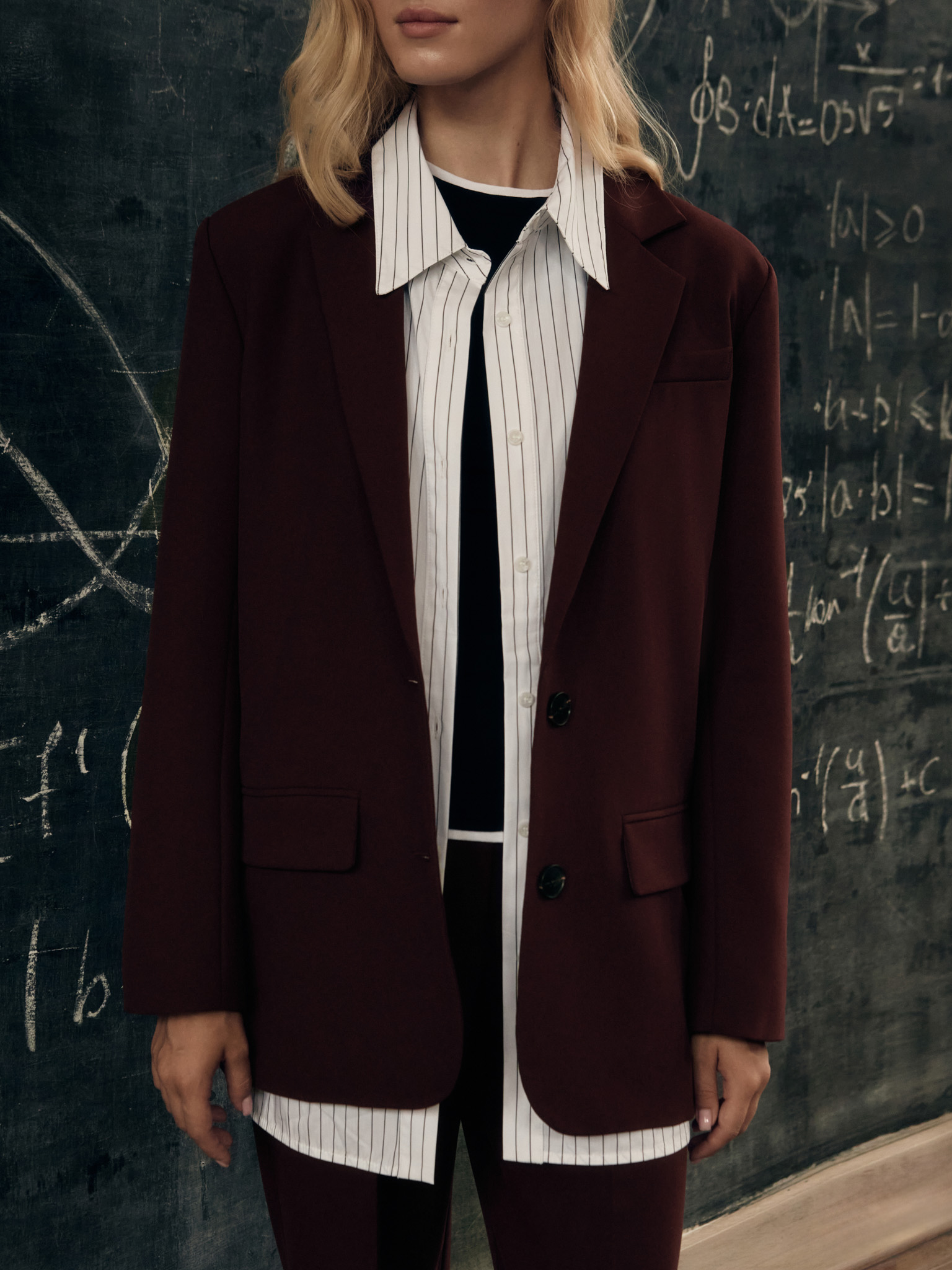 Einreihige Anzugjacke mit übergroßen Knöpfen