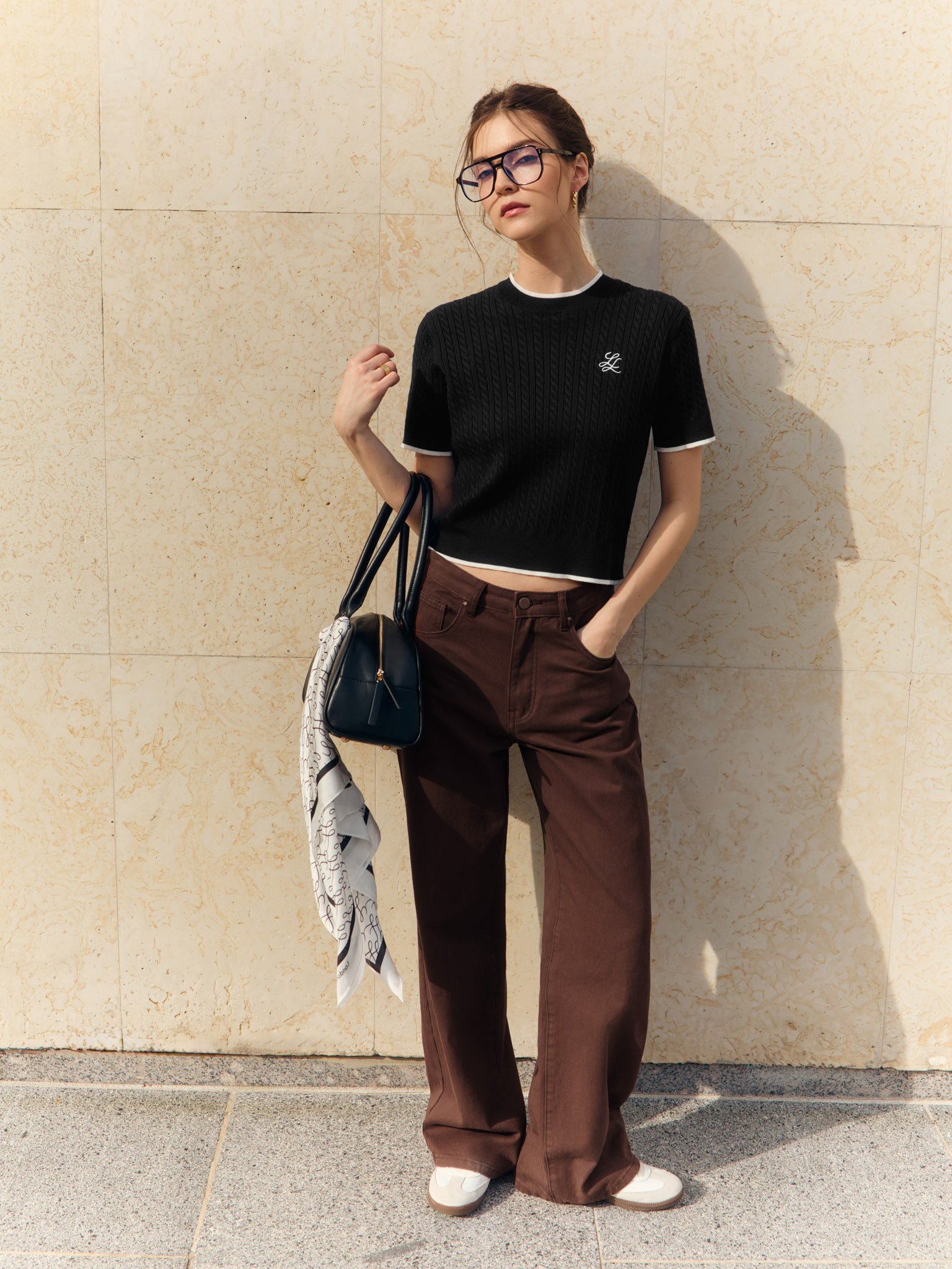 Loose mid-rise jeans