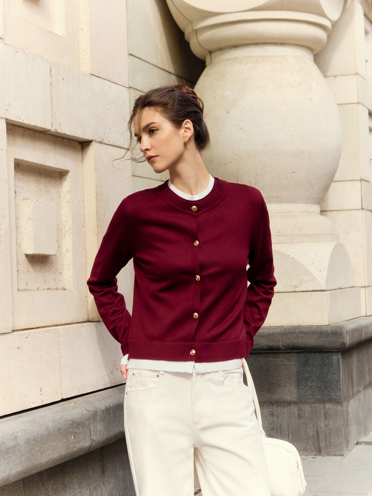 Knitted cardigan with contrasting cuffs and bottom edge