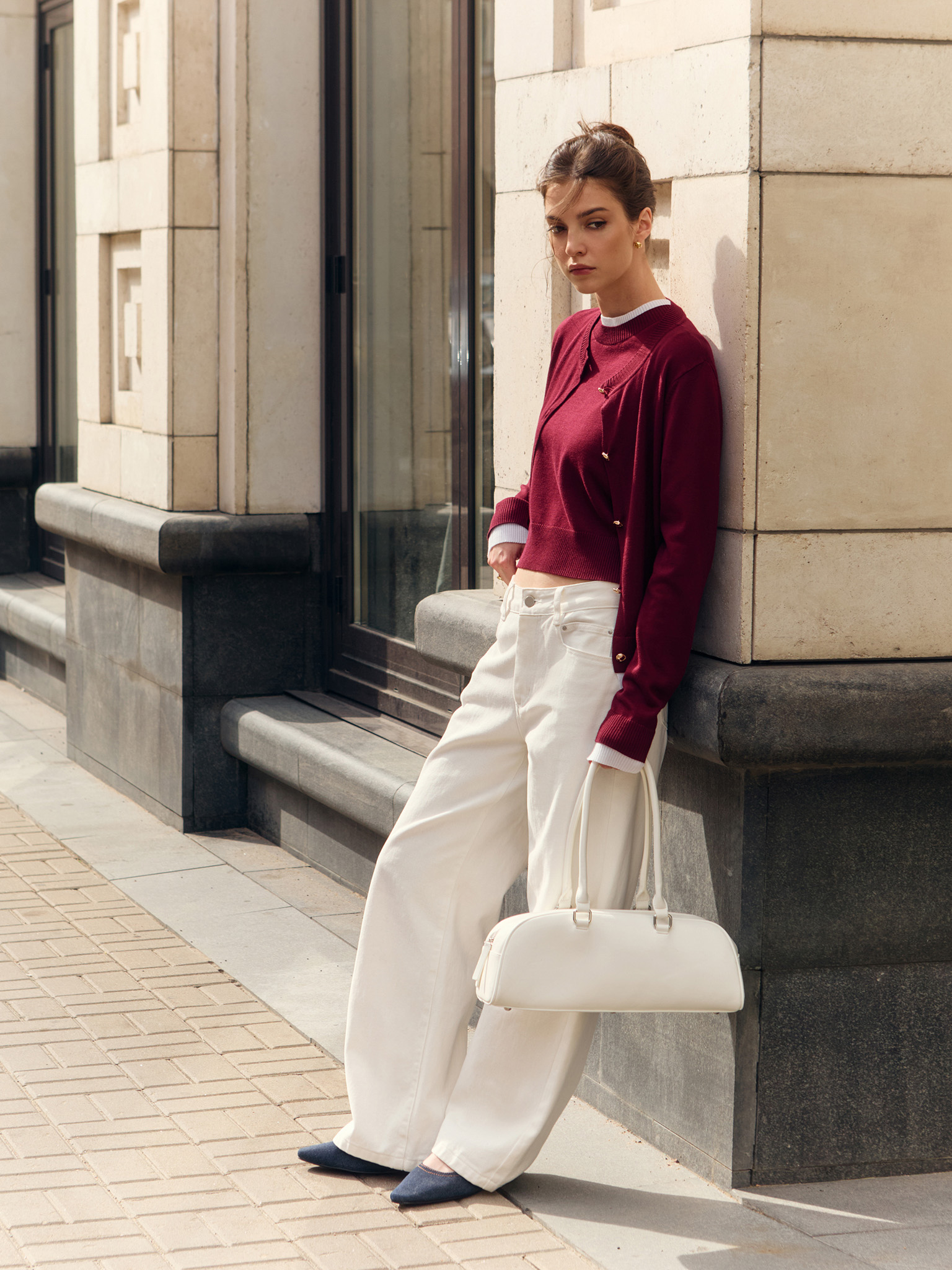 Knitted cardigan with contrasting cuffs and bottom edge