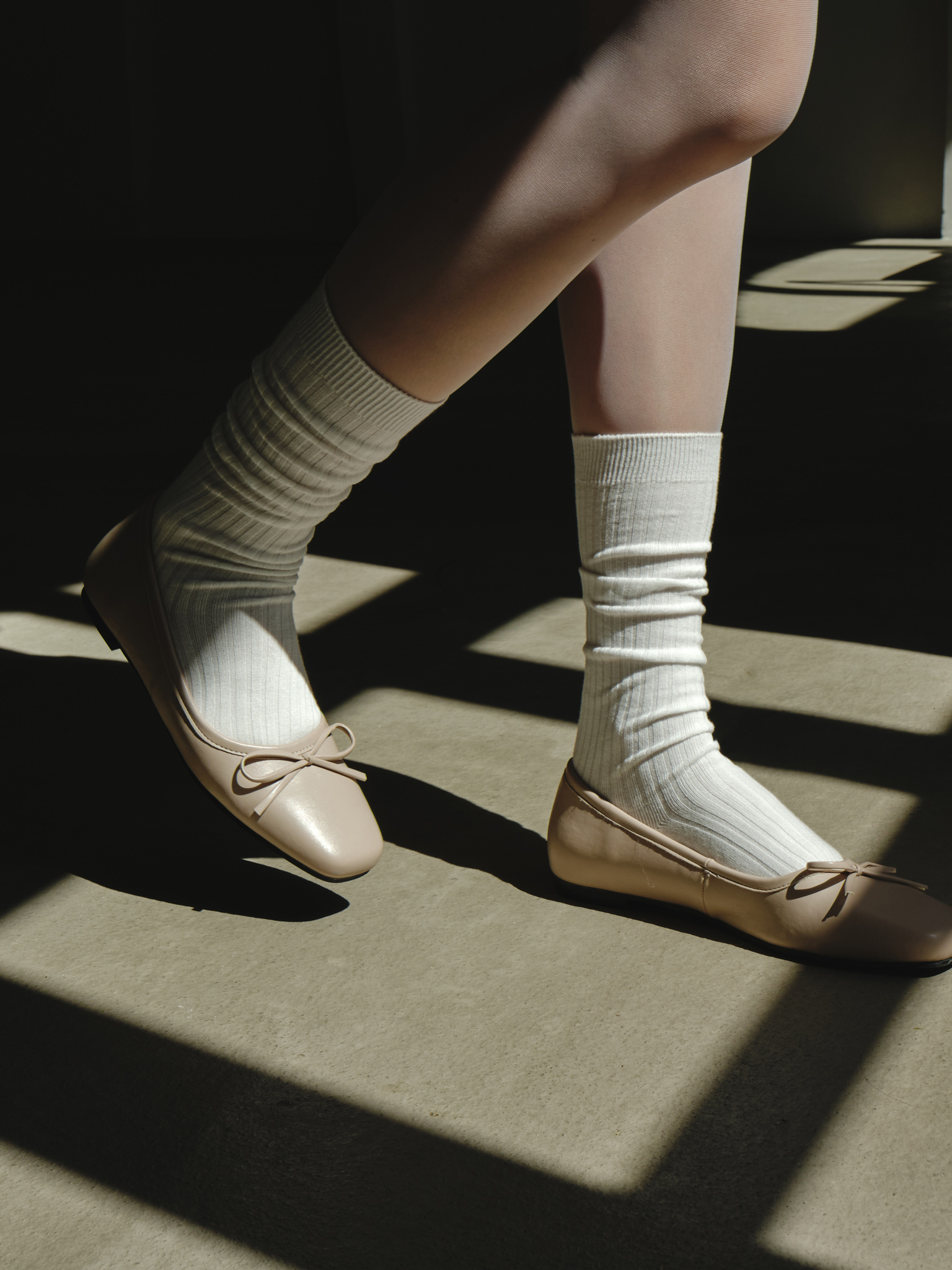 Textured socks with ribbed cuffs