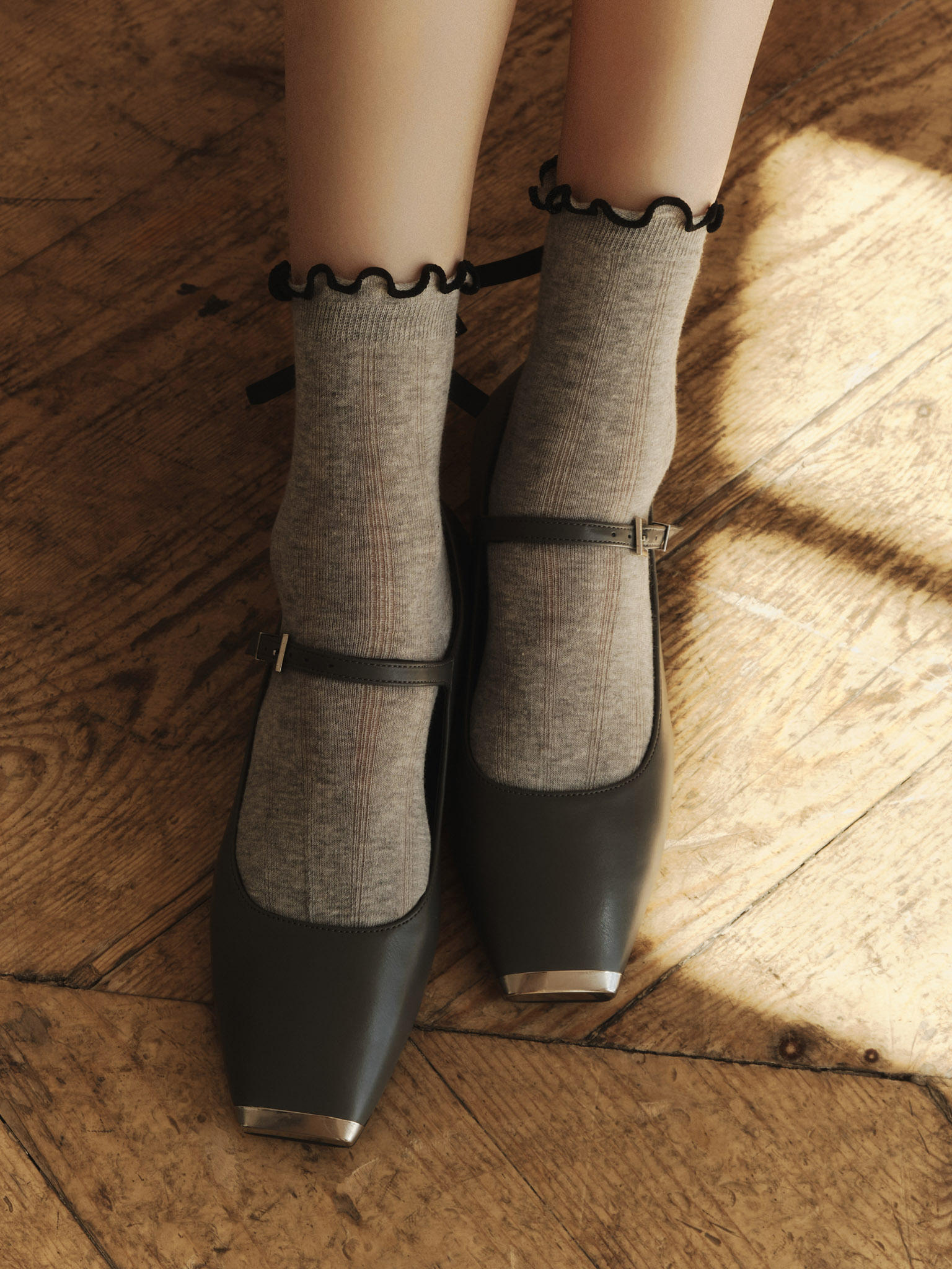 Sock set with contrast edging and bows at the back